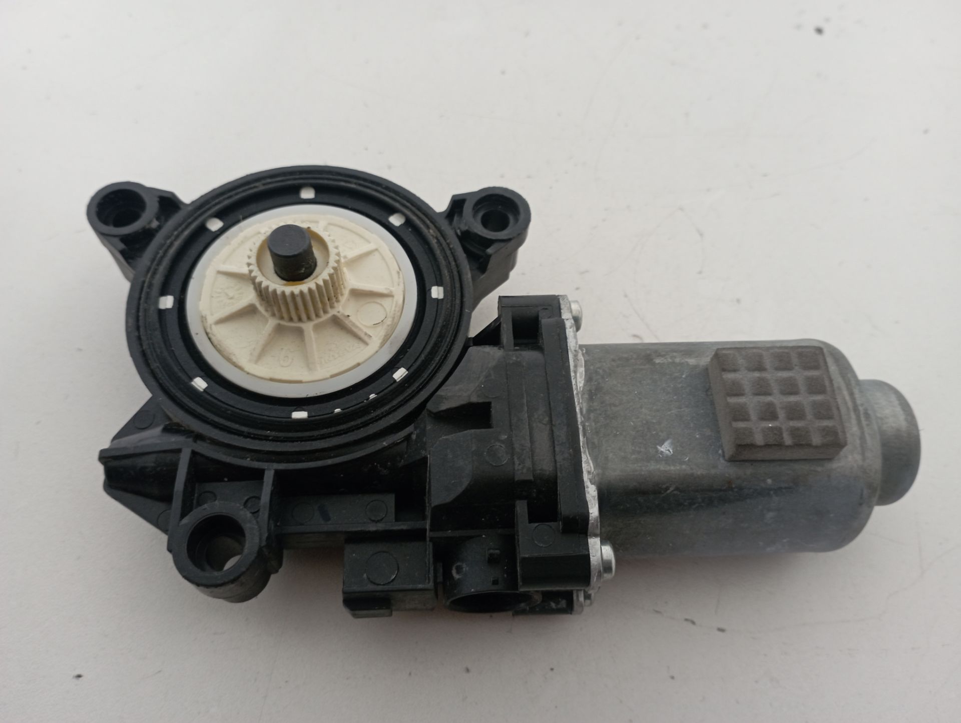 83460G2000 MOTOR ELEVALUNAS DELANTERO DERECHO HYUNDAI IONIQ 2018 11630 devimagesvext/08283e45-1ba6-4c70-9a92-5b0ff35685bb/migcrv/imagenes/000/000/676/000000676609.jpeg