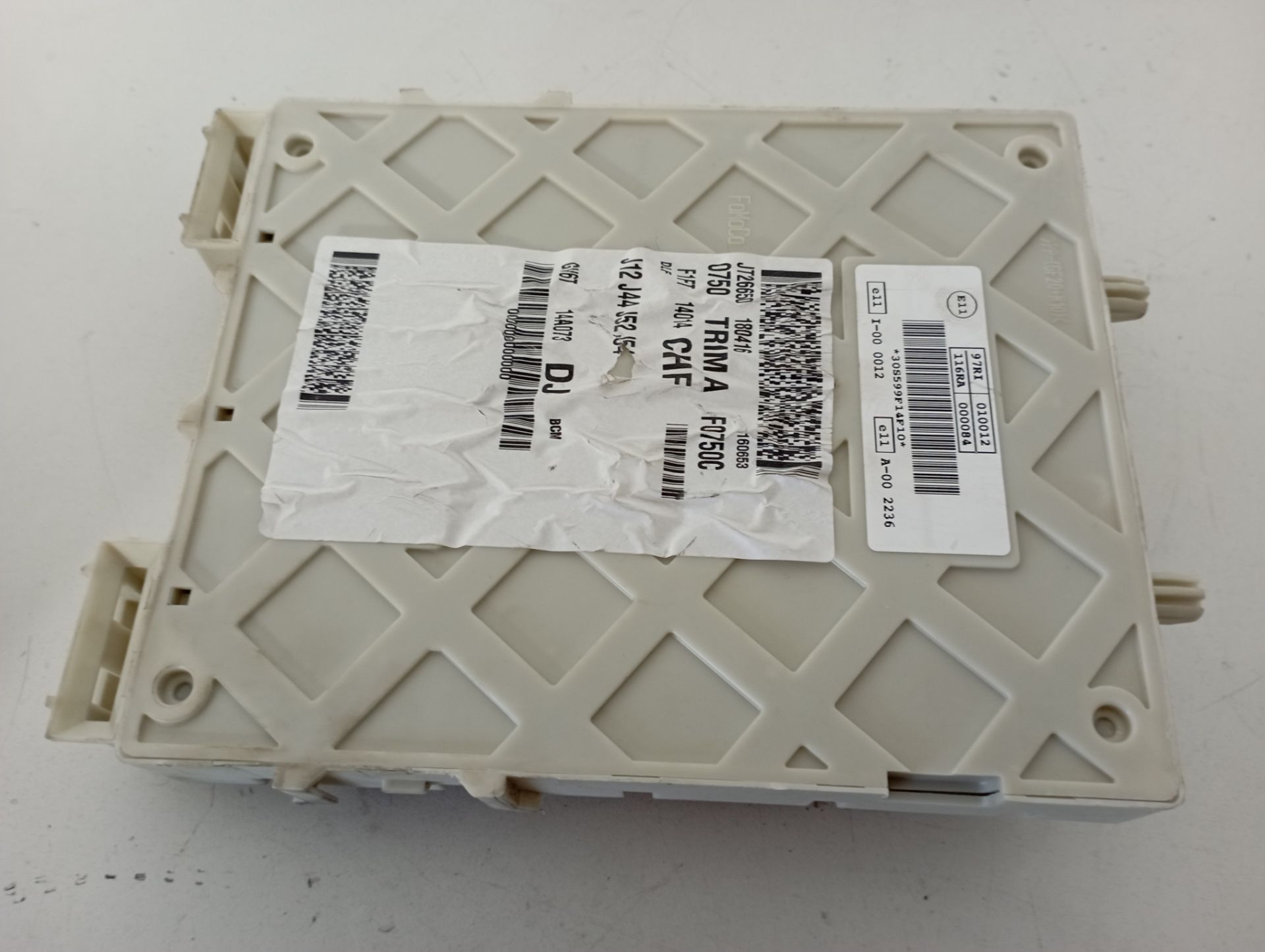 GV6T14A073DJ CAJA RELES FUSIBLES FORD FOCUS BERLINA 2018 10430 devimagesvext/08283e45-1ba6-4c70-9a92-5b0ff35685bb/migcrv/imagenes/000/000/678/000000678345.jpeg