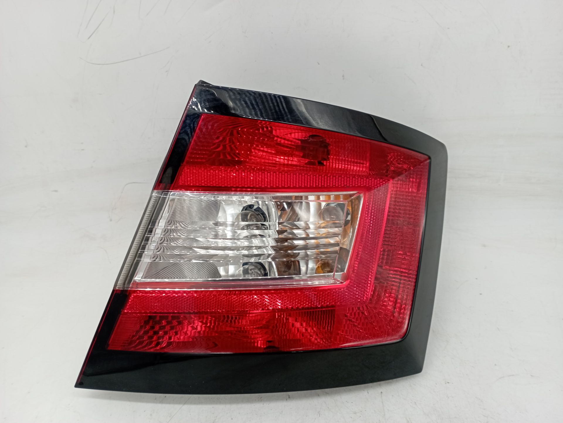 6V6945096 PILOTO TRASERO DERECHO SKODA FABIA 2019 11363 devimagesvext/08283e45-1ba6-4c70-9a92-5b0ff35685bb/migcrv/imagenes/000/000/679/000000679499.jpeg