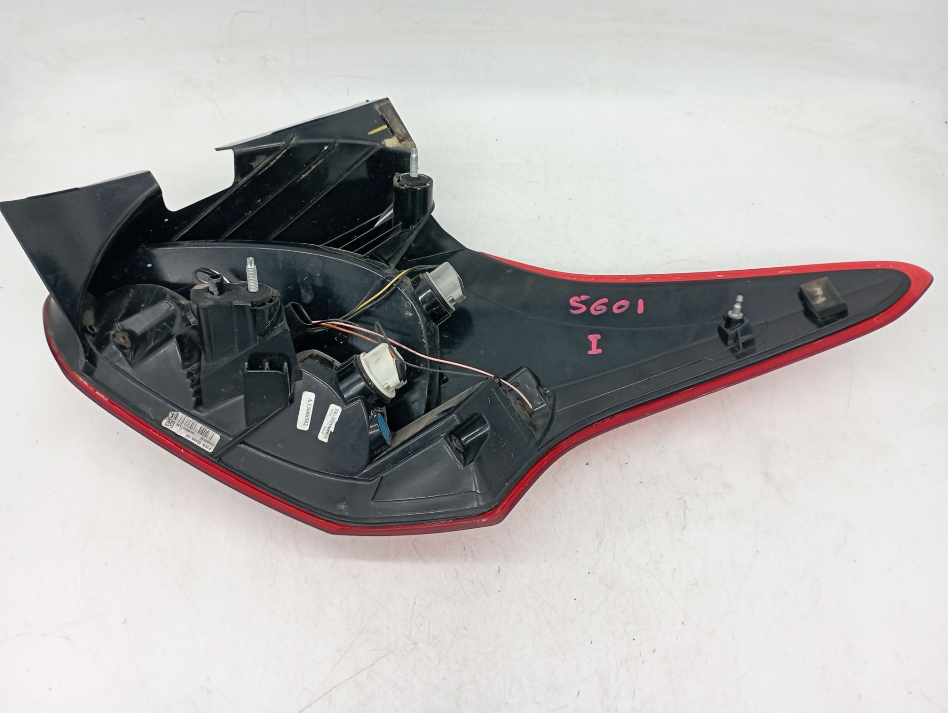 F1EB13485CF PILOTO TRASERO IZQUIERDO FORD FOCUS BERLINA 2018 12935 devimagesvext/08283e45-1ba6-4c70-9a92-5b0ff35685bb/migcrv/imagenes/000/000/679/000000679525.jpeg