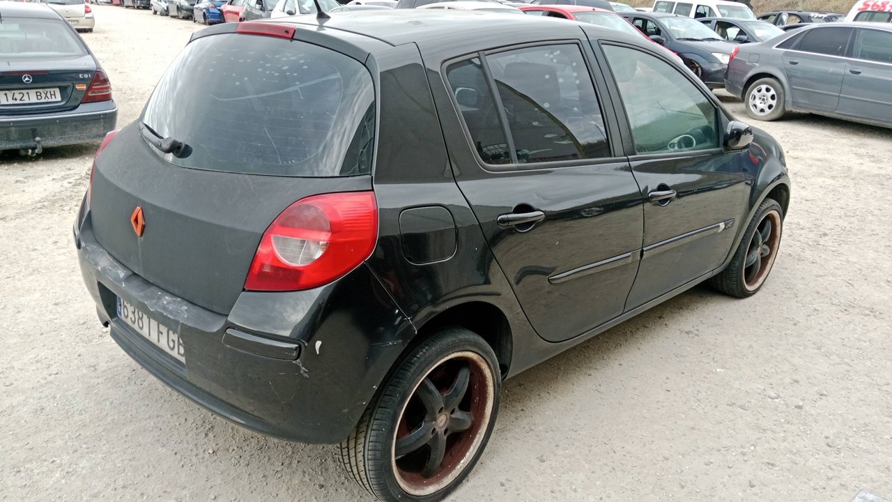 674661C R17F261260 CAJA RELES FUSIBLES RENAULT CLIO III 2006 36174 devimagesvext/08283e45-1ba6-4c70-9a92-5b0ff35685bb/migcrv/imagenes/000/000/687/000000687670.jpeg
