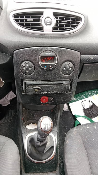 674661C R17F261260 CAJA RELES FUSIBLES RENAULT CLIO III 2006 36174 devimagesvext/08283e45-1ba6-4c70-9a92-5b0ff35685bb/migcrv/imagenes/000/000/687/000000687678.jpeg