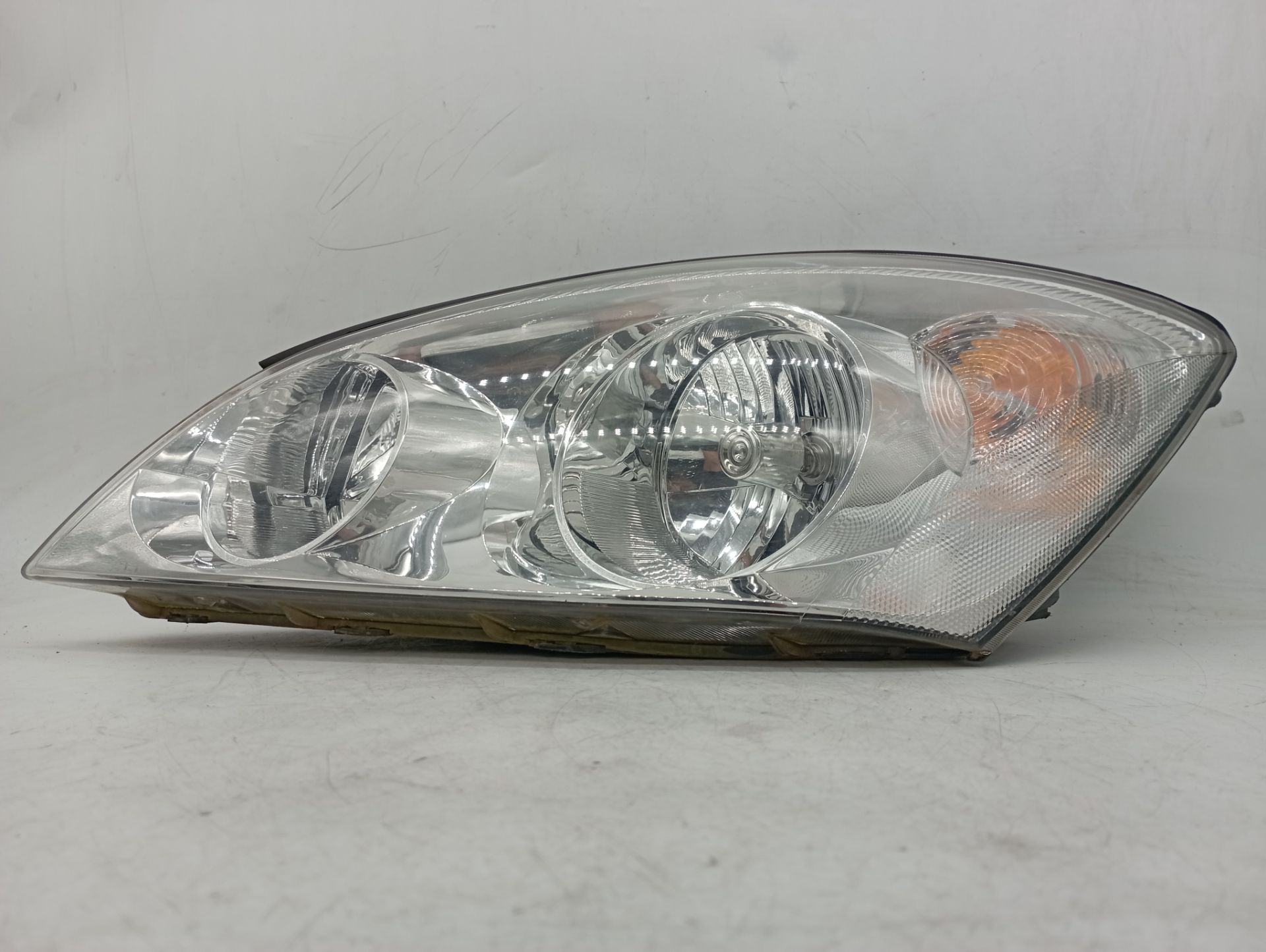 921011H000 FARO IZQUIERDO KIA CEED 2007 33463 devimagesvext/08283e45-1ba6-4c70-9a92-5b0ff35685bb/migcrv/imagenes/000/000/691/000000691109.jpeg