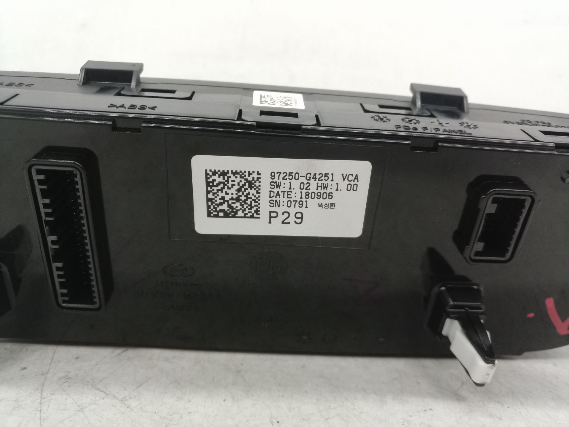 97250G4251 MANDO CLIMATIZADOR HYUNDAI I30 2019 32811 devimagesvext/08283e45-1ba6-4c70-9a92-5b0ff35685bb/migcrv/imagenes/000/000/705/000000705033.jpeg