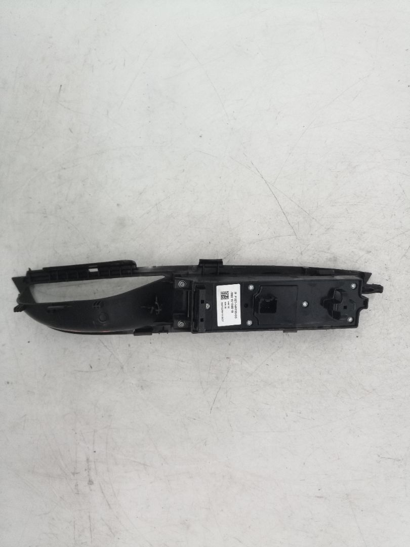 F1ET14A132CC MANDO ELEVALUNAS DELANTERO IZQUIERDO FORD FOCUS BERLINA 2018 33838 devimagesvext/08283e45-1ba6-4c70-9a92-5b0ff35685bb/migcrv/imagenes/000/000/705/000000705107.jpeg