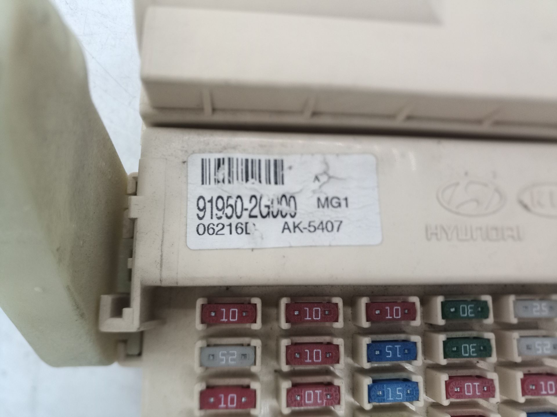 919502G000 CAJA RELES FUSIBLES KIA MAGENTIS 2009 33928 devimagesvext/08283e45-1ba6-4c70-9a92-5b0ff35685bb/migcrv/imagenes/000/000/706/000000706021.jpeg