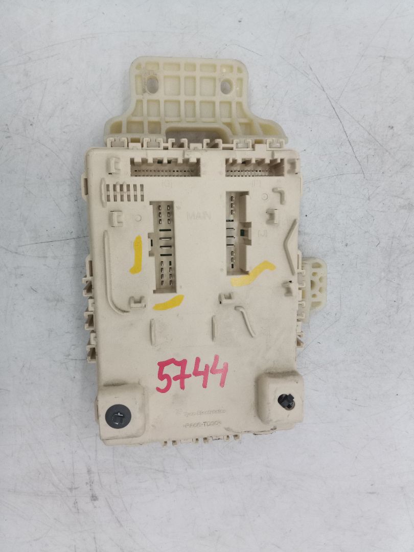 919502S721 CAJA RELES FUSIBLES HYUNDAI IX35 2014 33915 devimagesvext/08283e45-1ba6-4c70-9a92-5b0ff35685bb/migcrv/imagenes/000/000/706/000000706113.jpeg