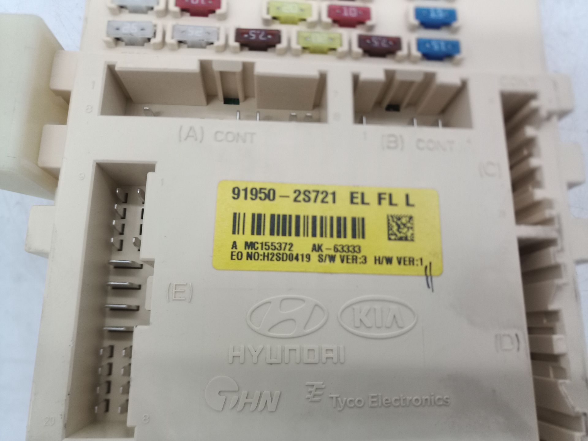 919502S721 CAJA RELES FUSIBLES HYUNDAI IX35 2014 33915 devimagesvext/08283e45-1ba6-4c70-9a92-5b0ff35685bb/migcrv/imagenes/000/000/706/000000706115.jpeg