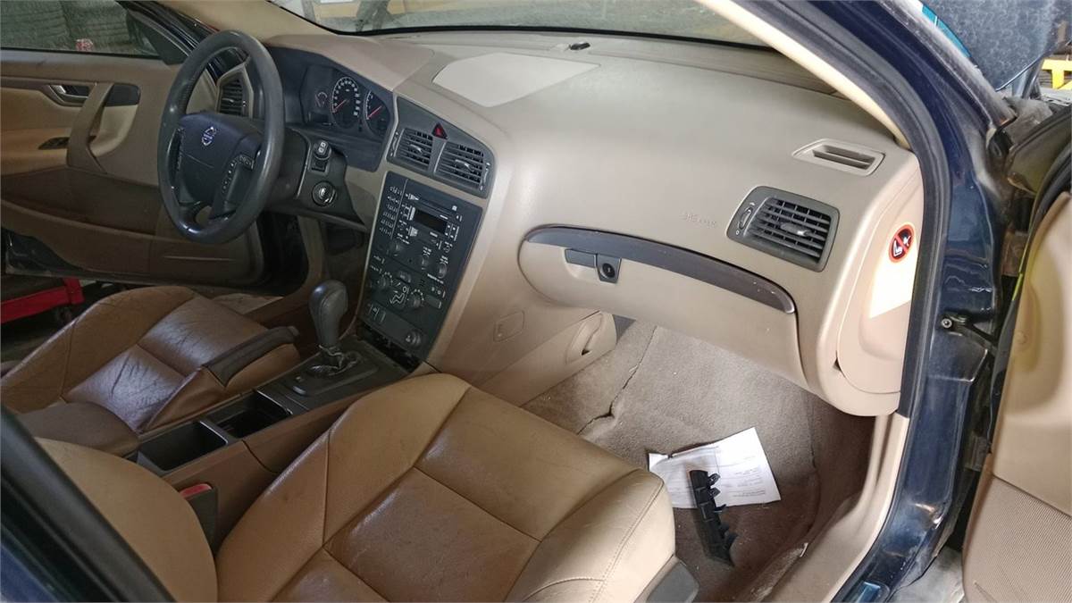 SIN DEFINIR BANDEJA TRASERA VOLVO V70 FAMILIAR 2003 33261 devimagesvext/08283e45-1ba6-4c70-9a92-5b0ff35685bb/migcrv/imagenes/000/000/709/000000709136.jpeg