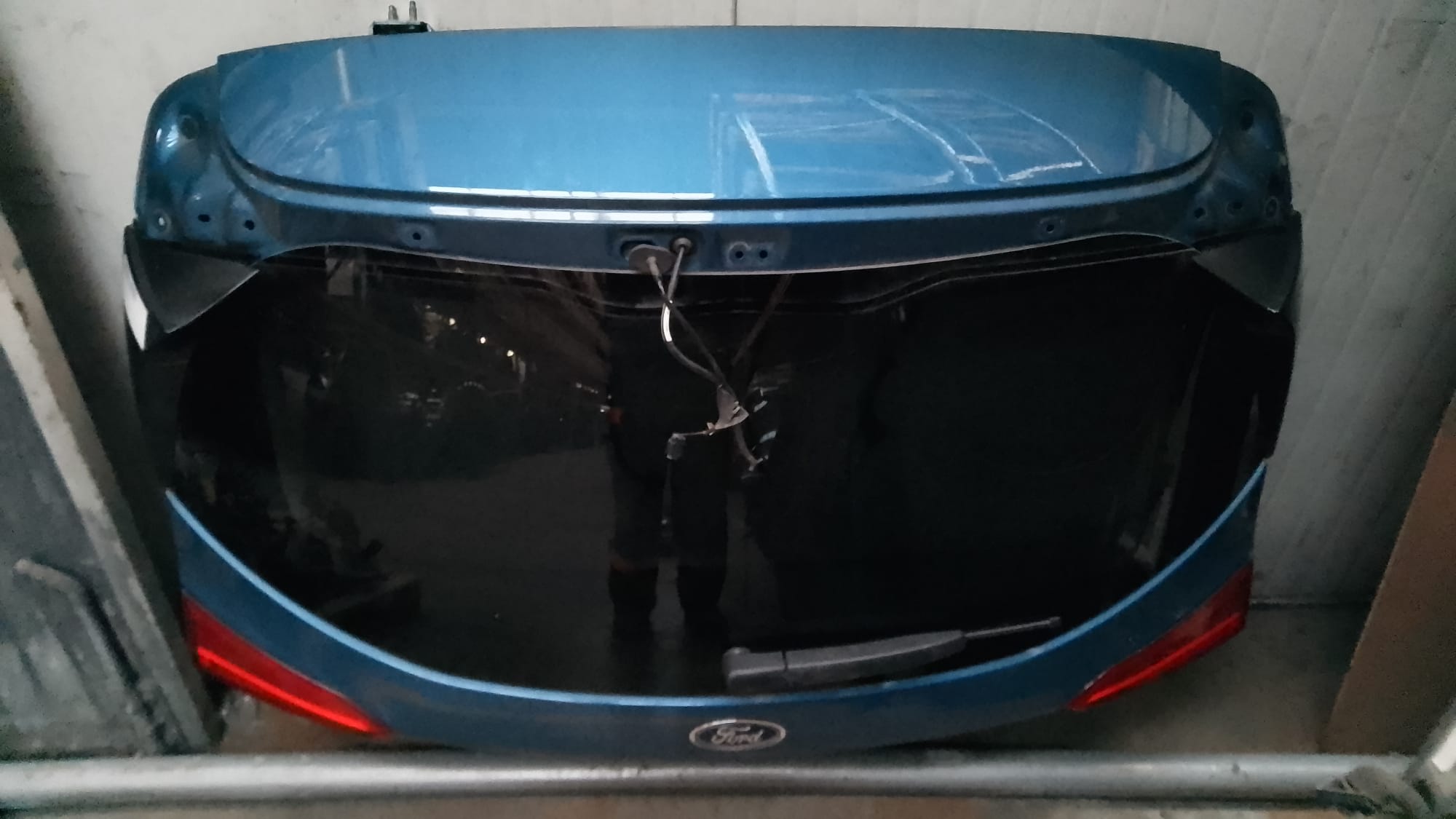 FORD FOCUS BERLINA PORTON TRASERO FORD FOCUS BERLINA PORTON TRASERO