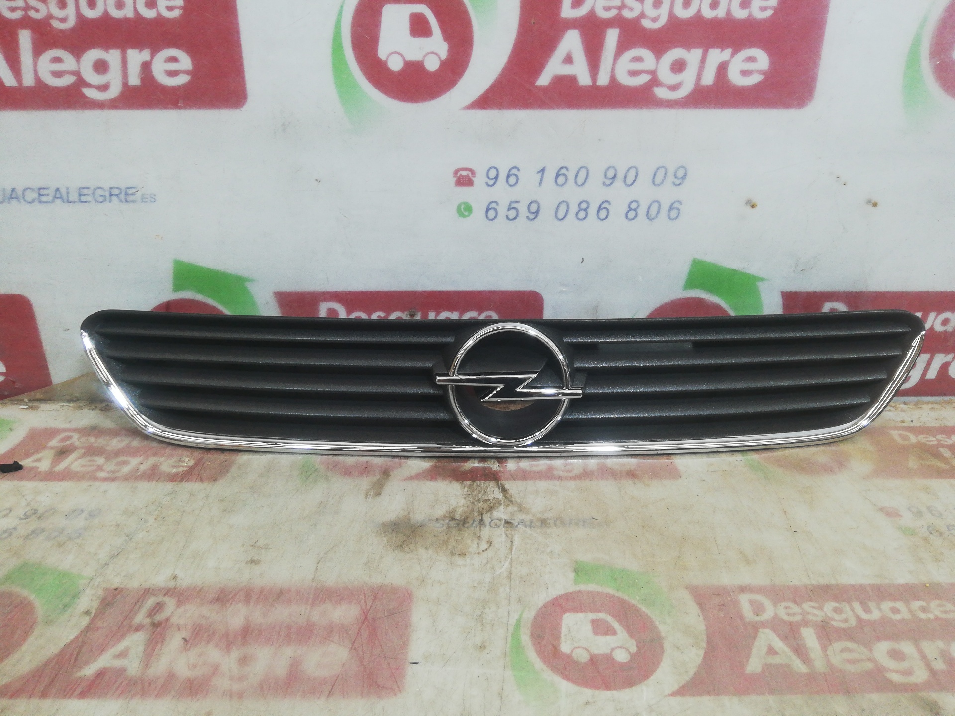 OPEL ASTRA G BERLINA REJILLA DELANTERA OPEL ASTRA G BERLINA REJILLA DELANTERA
