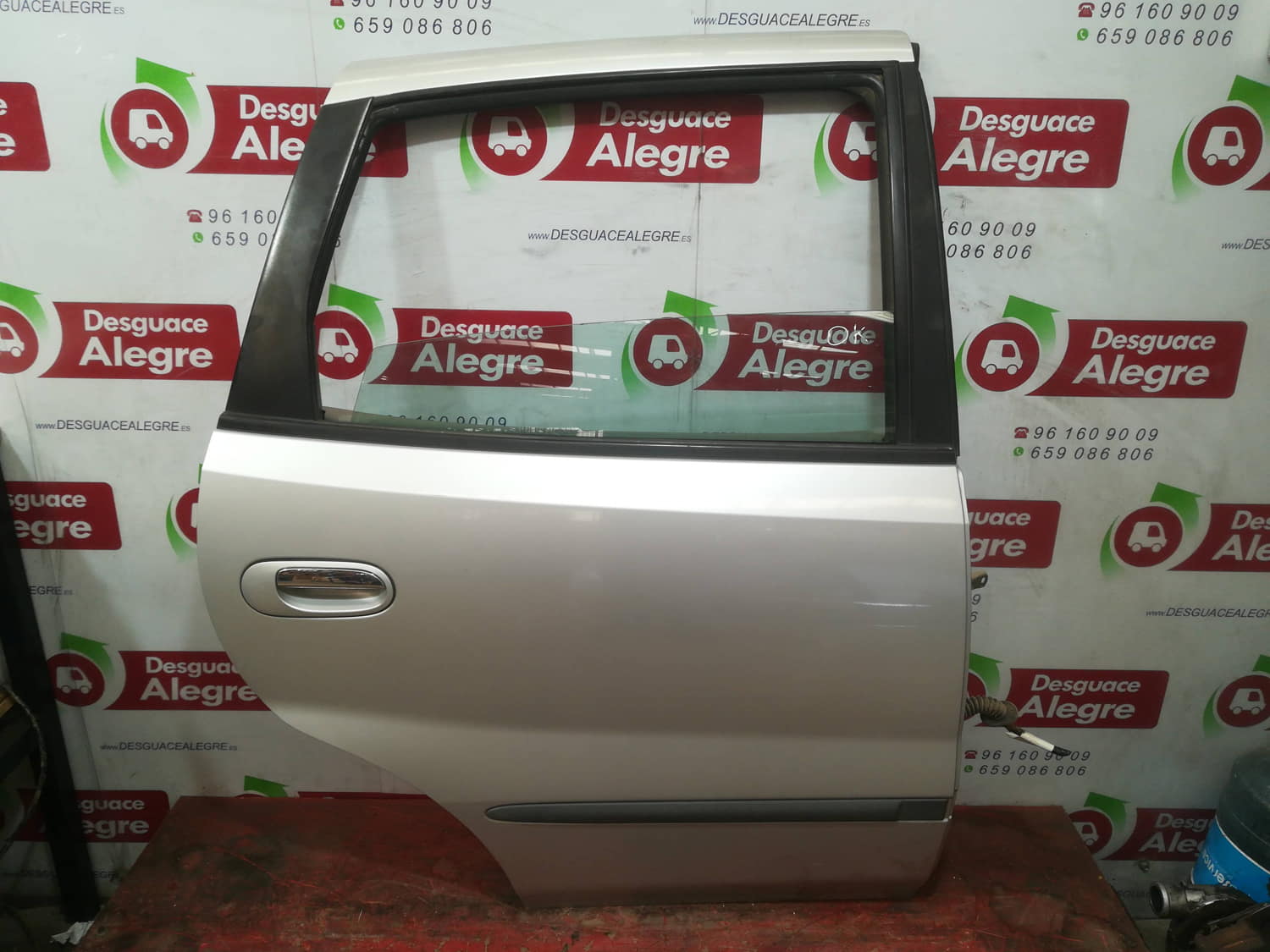 NISSAN ALMERA TINO PUERTA TRASERA DERECHA NISSAN ALMERA TINO PUERTA TRASERA DERECHA