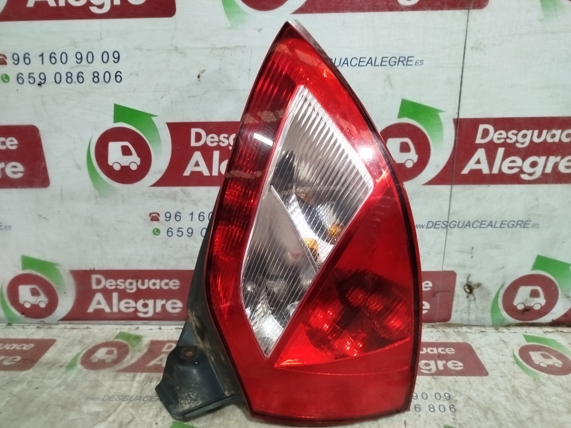 RENAULT MEGANE II BERLINA 5P PILOTO TRASERO IZQUIERDO RENAULT MEGANE II BERLINA 5P PILOTO TRASERO IZQUIERDO