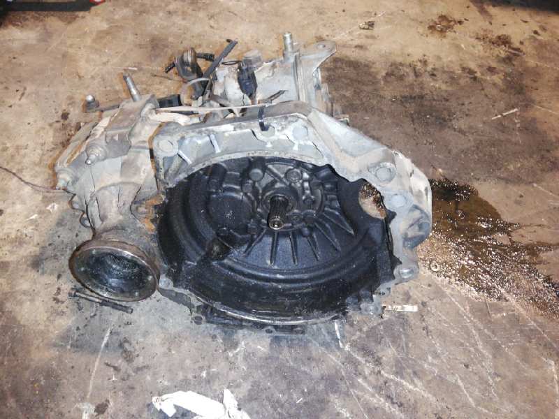 VOLKSWAGEN GOLF IV BERLINA CAJA CAMBIOS VOLKSWAGEN GOLF IV BERLINA CAJA CAMBIOS