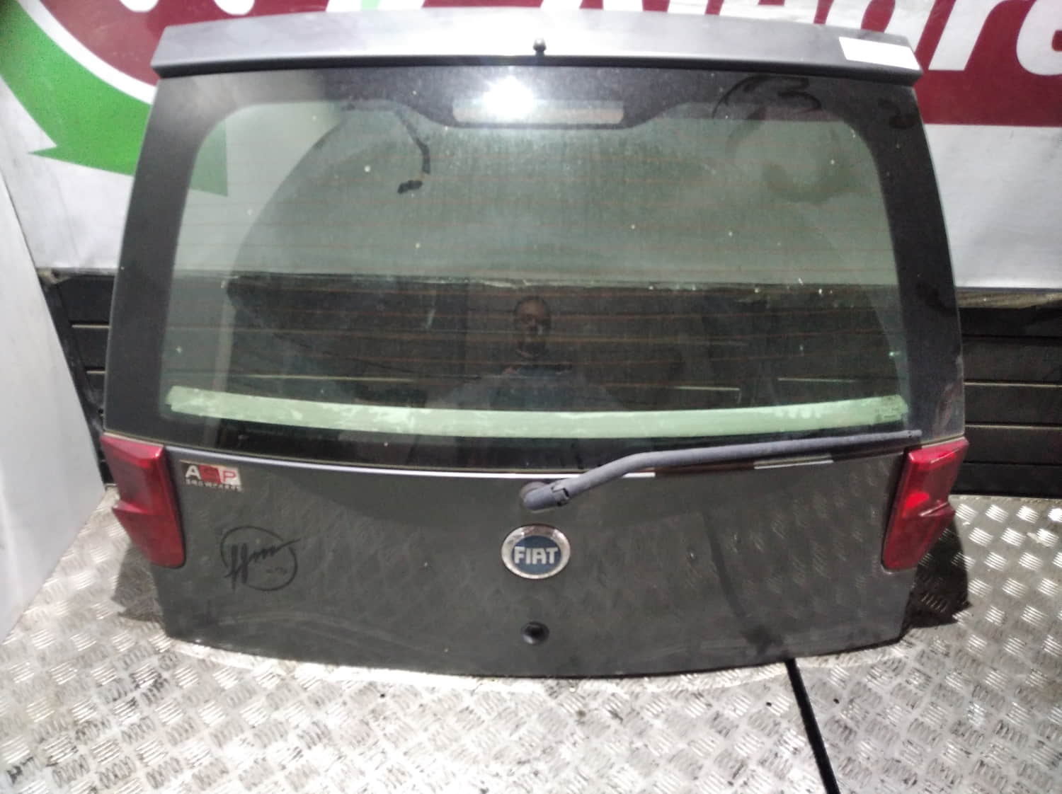 FIAT II PUNTO 188 BERLINA PORTON TRASERO FIAT II PUNTO 188 BERLINA PORTON TRASERO