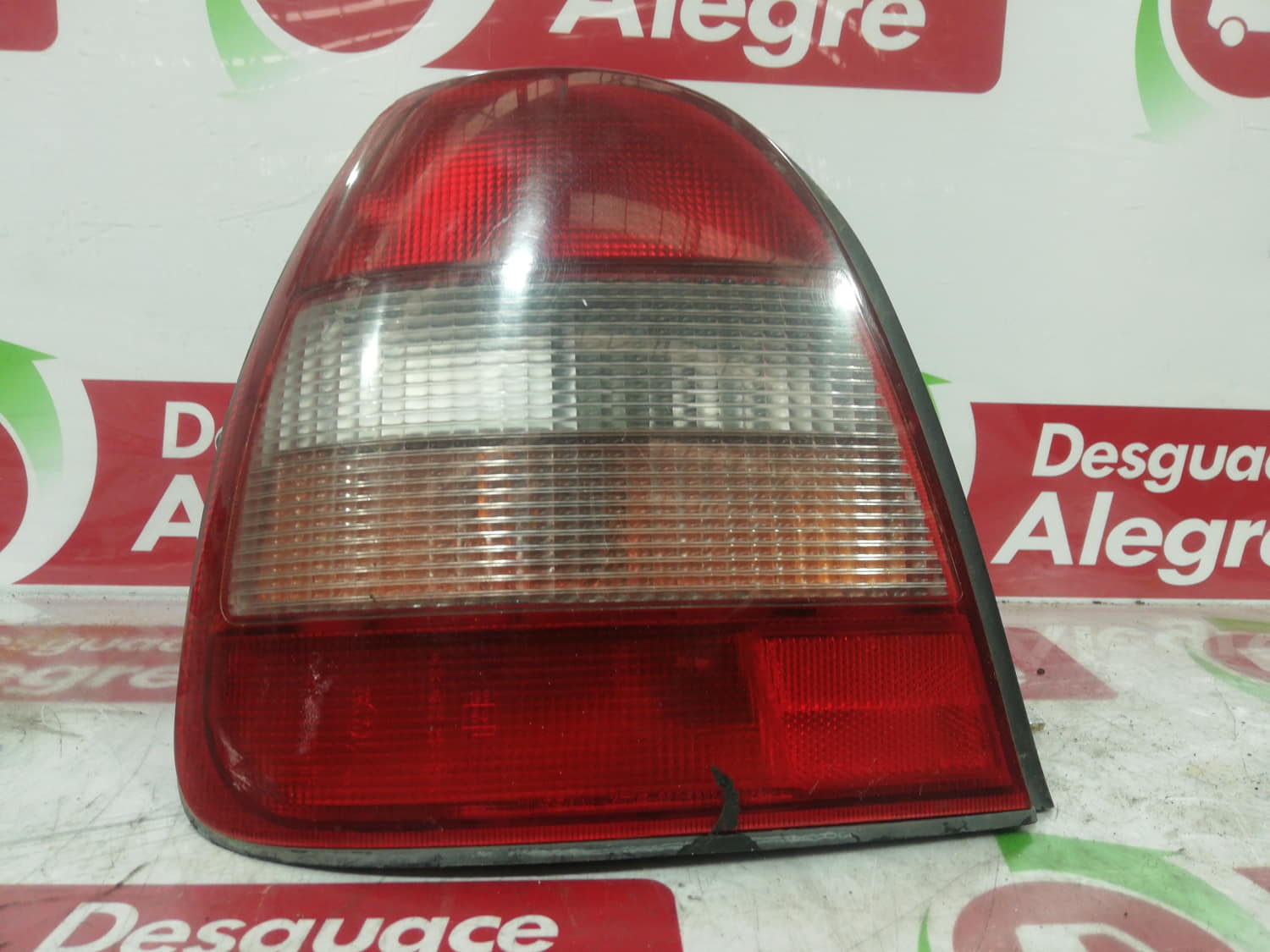 NISSAN SUNNY BERLINA PILOTO TRASERO IZQUIERDO NISSAN SUNNY BERLINA PILOTO TRASERO IZQUIERDO