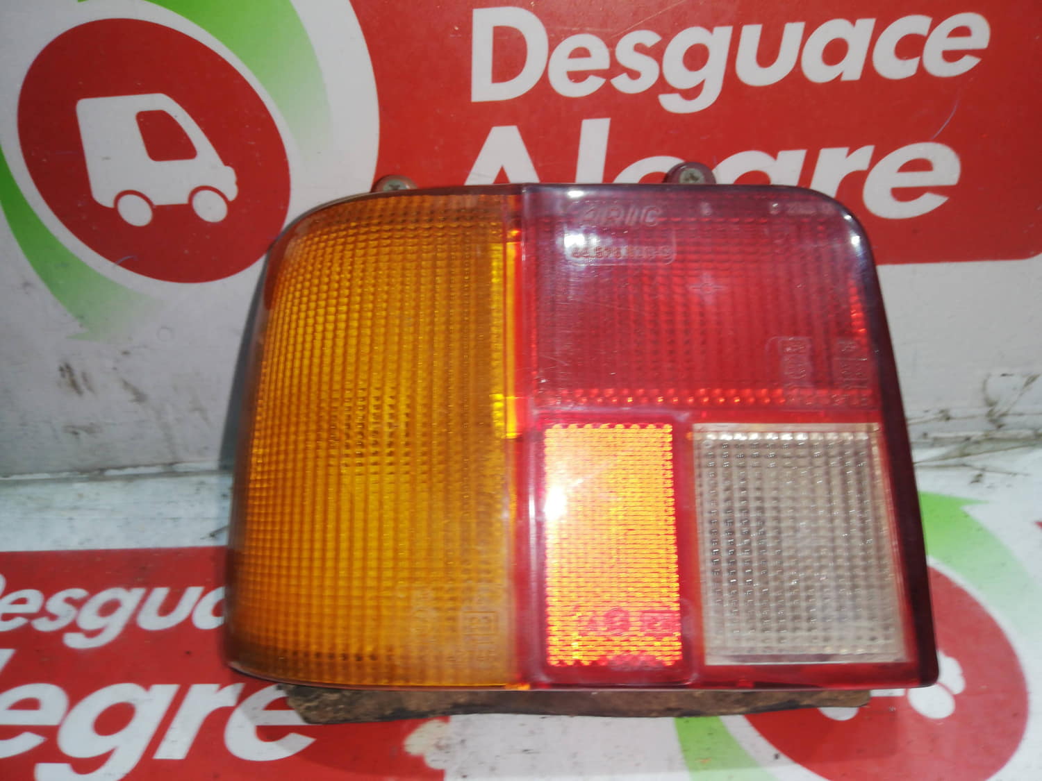 PEUGEOT 205 BERLINA PILOTO TRASERO IZQUIERDO PEUGEOT 205 BERLINA PILOTO TRASERO IZQUIERDO