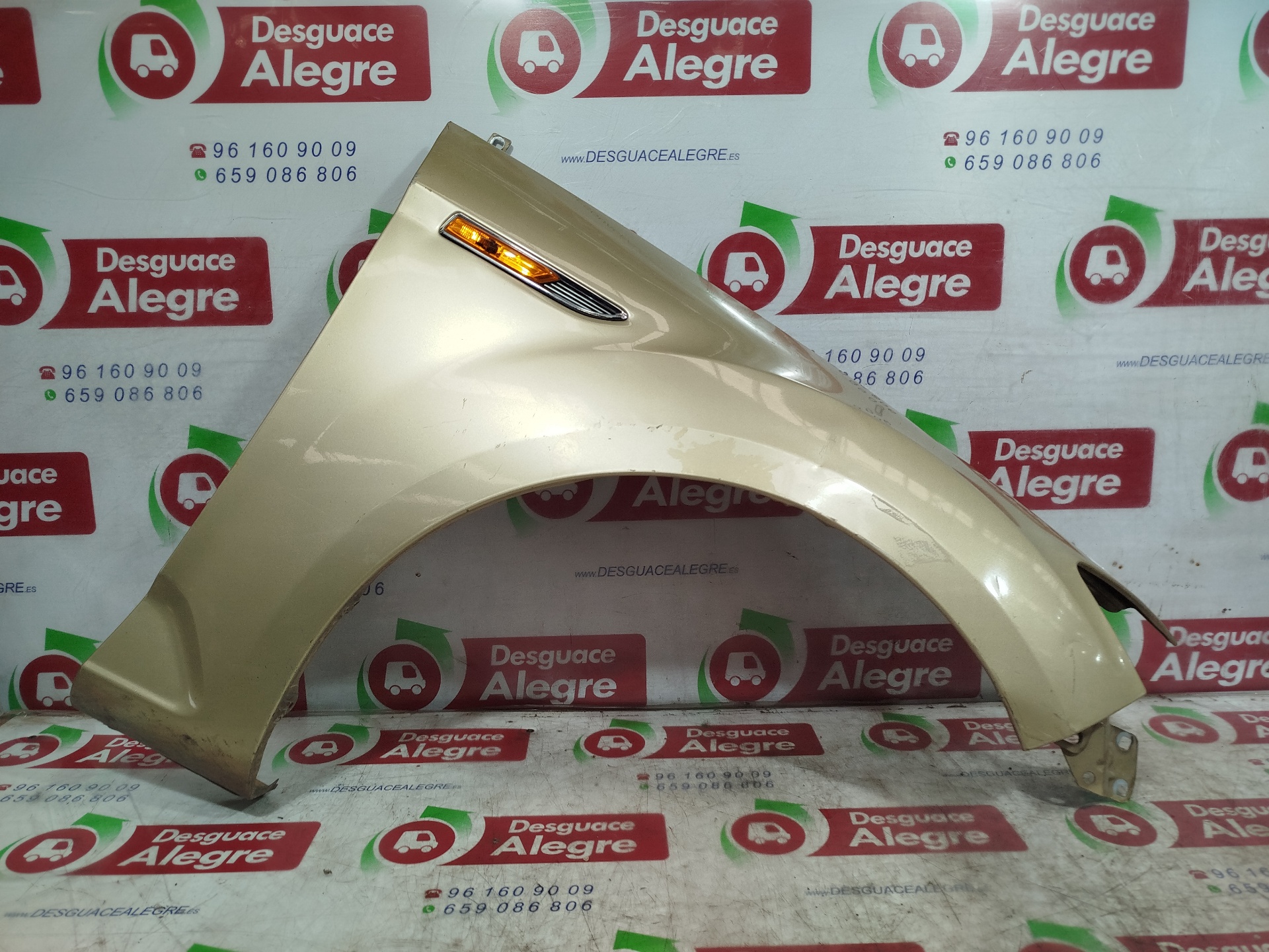 FORD MONDEO BERLINA ALETA DELANTERA DERECHA FORD MONDEO BERLINA ALETA DELANTERA DERECHA