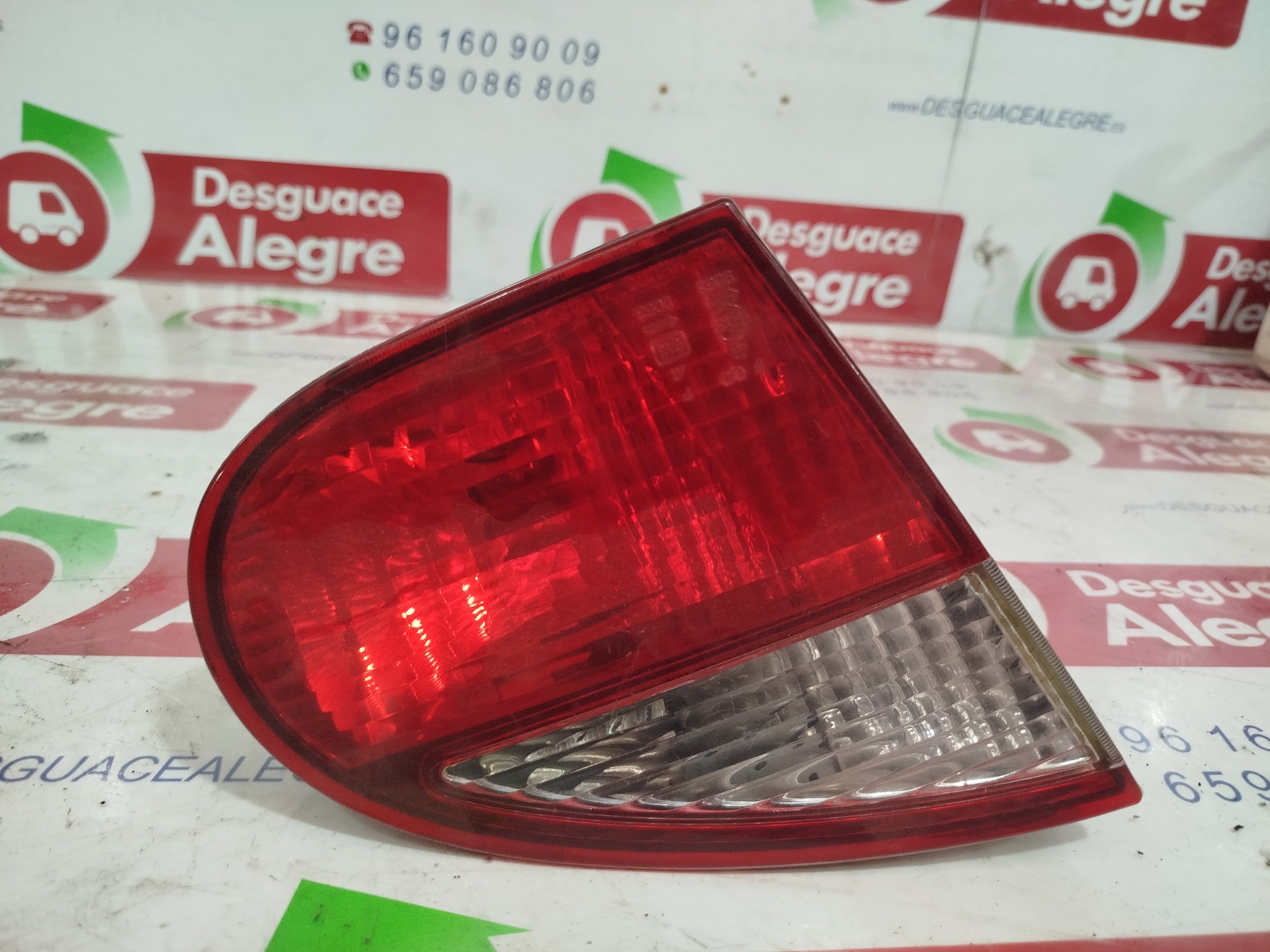DAEWOO LANOS PILOTO TRASERO IZQUIERDO INTERIOR DAEWOO LANOS PILOTO TRASERO IZQUIERDO INTERIOR