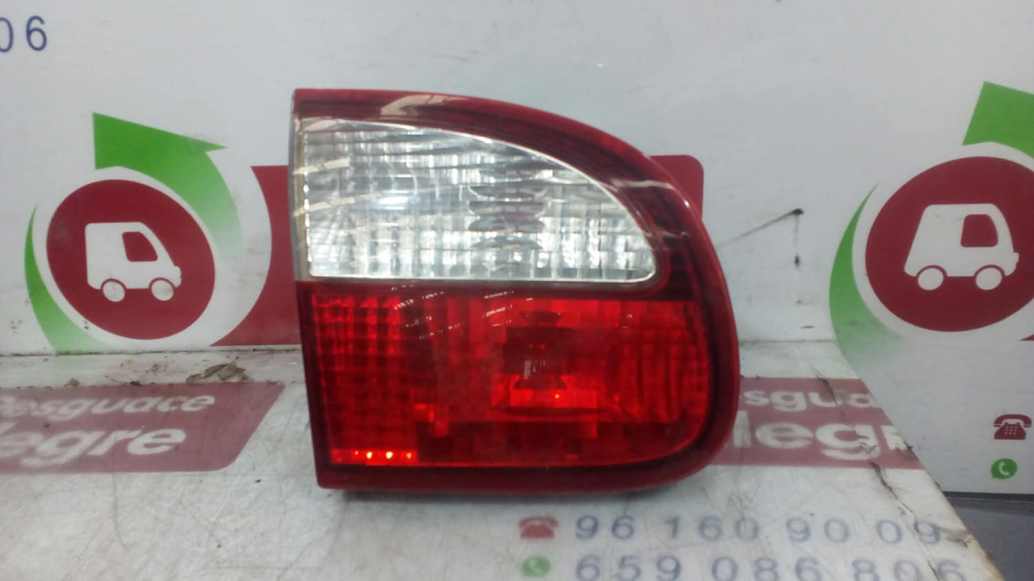 DAEWOO LANOS PILOTO TRASERO IZQUIERDO INTERIOR DAEWOO LANOS PILOTO TRASERO IZQUIERDO INTERIOR