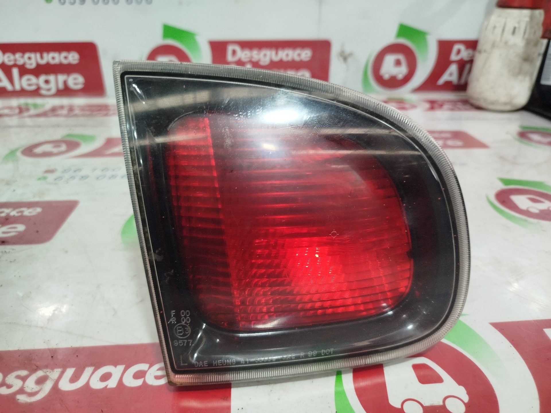 DAEWOO LANOS PILOTO TRASERO IZQUIERDO INTERIOR DAEWOO LANOS PILOTO TRASERO IZQUIERDO INTERIOR