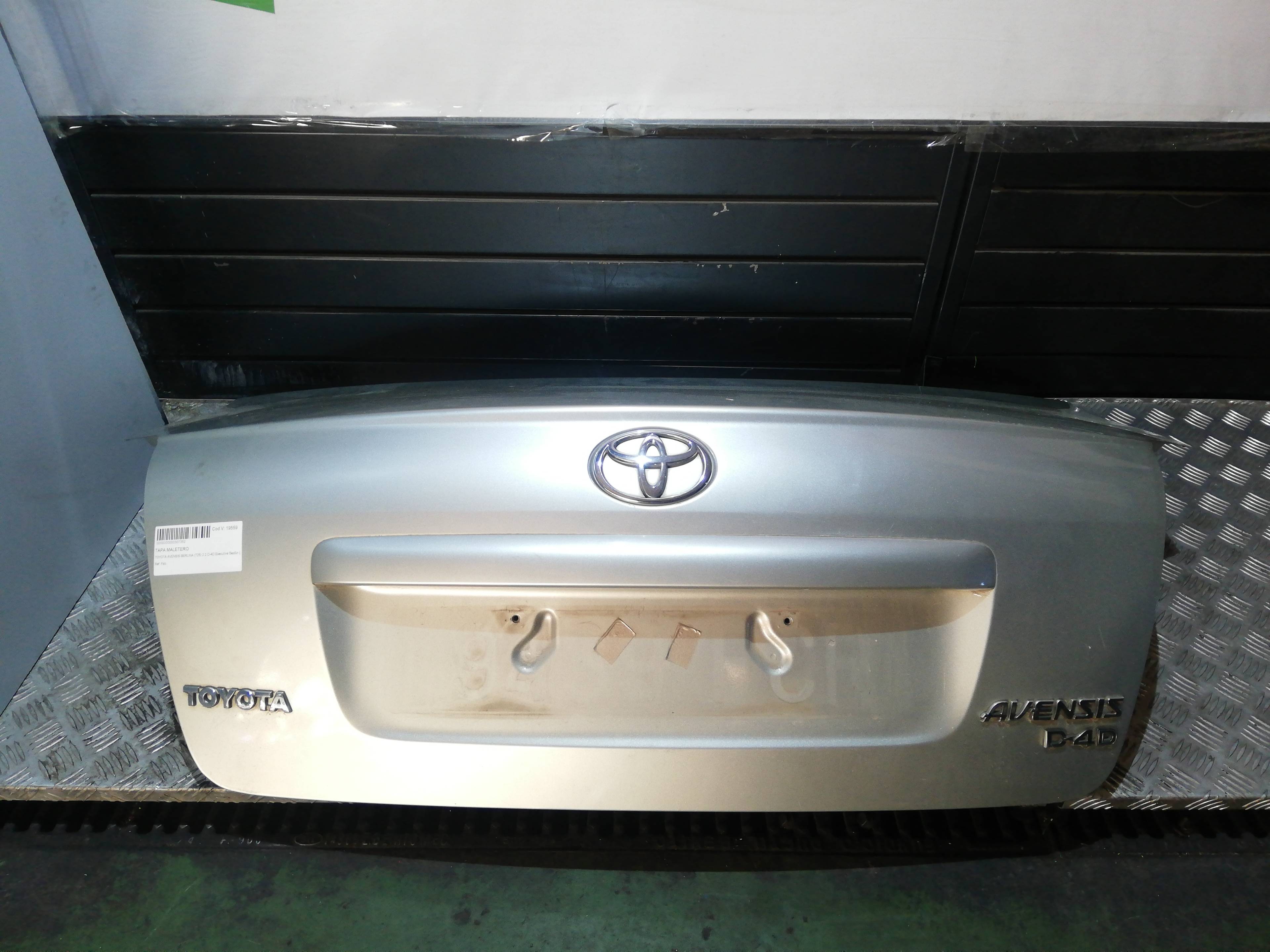 TOYOTA AVENSIS BERLINA TAPA MALETERO TOYOTA AVENSIS BERLINA TAPA MALETERO