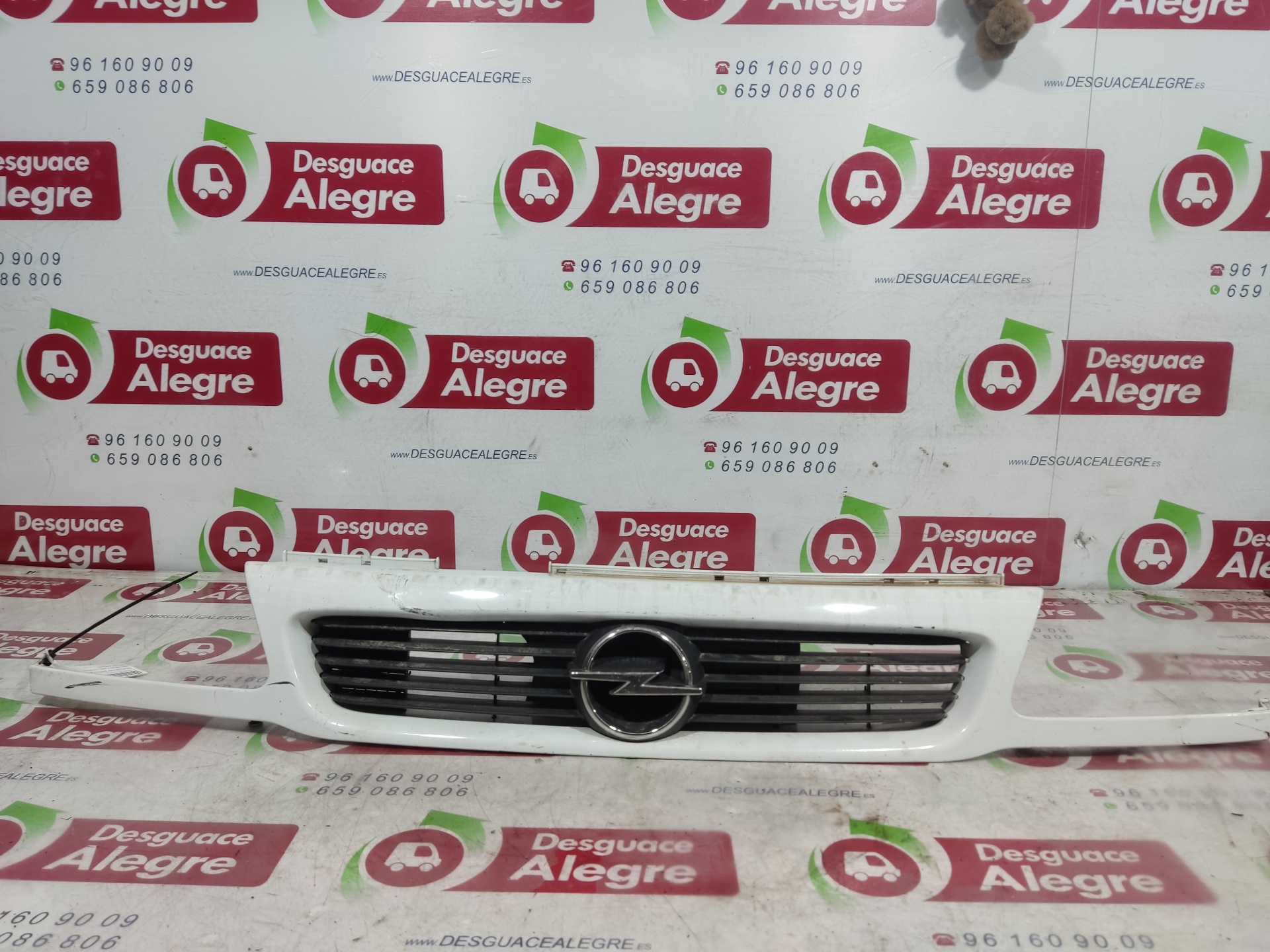 OPEL ASTRA F BERLINA REJILLA DELANTERA OPEL ASTRA F BERLINA REJILLA DELANTERA
