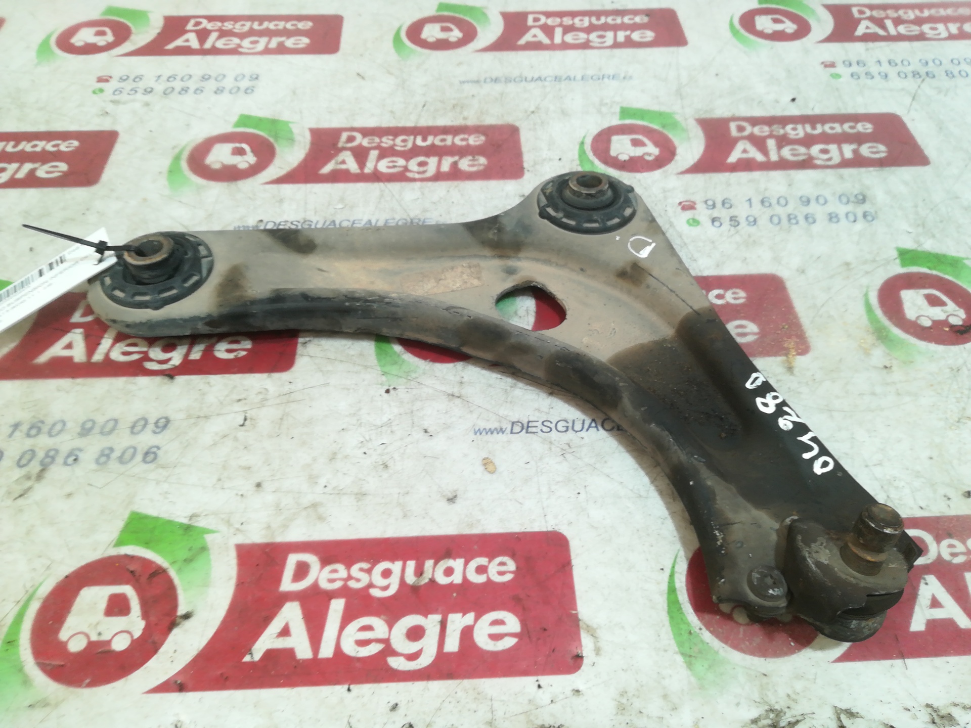 RENAULT R 5 BRAZO SUSPENSION INFERIOR DELANTERO DERECHO RENAULT R 5 BRAZO SUSPENSION INFERIOR DELANTERO DERECHO