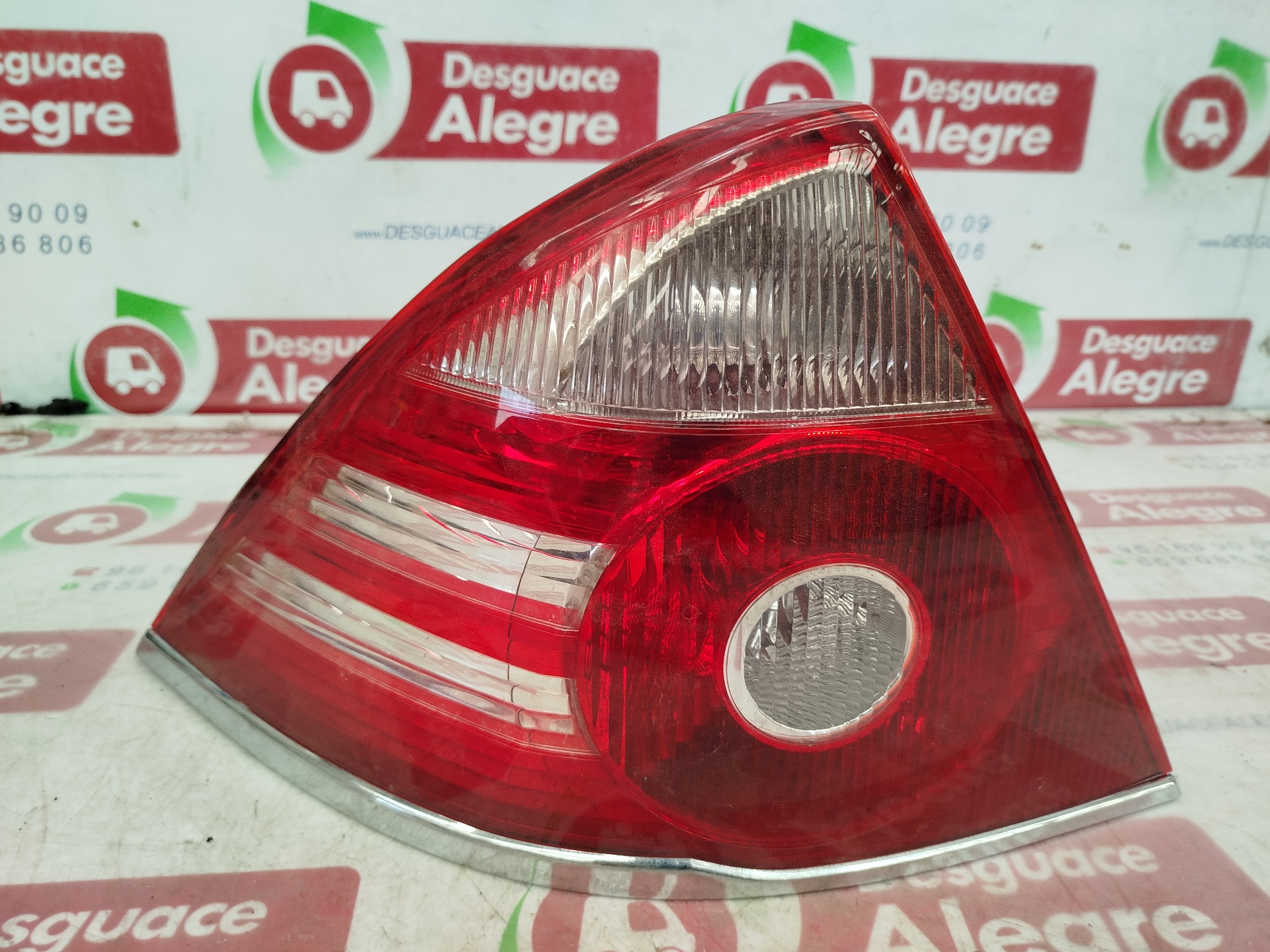 FORD MONDEO BERLINA PILOTO TRASERO IZQUIERDO FORD MONDEO BERLINA PILOTO TRASERO IZQUIERDO