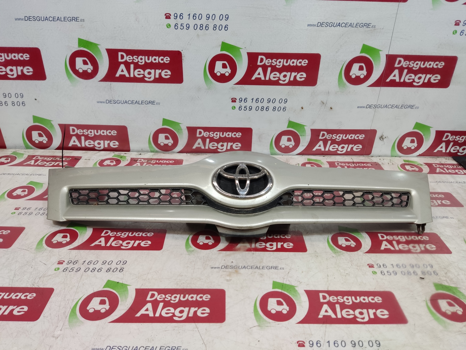 TOYOTA COROLLA VERSO REJILLA DELANTERA TOYOTA COROLLA VERSO REJILLA DELANTERA