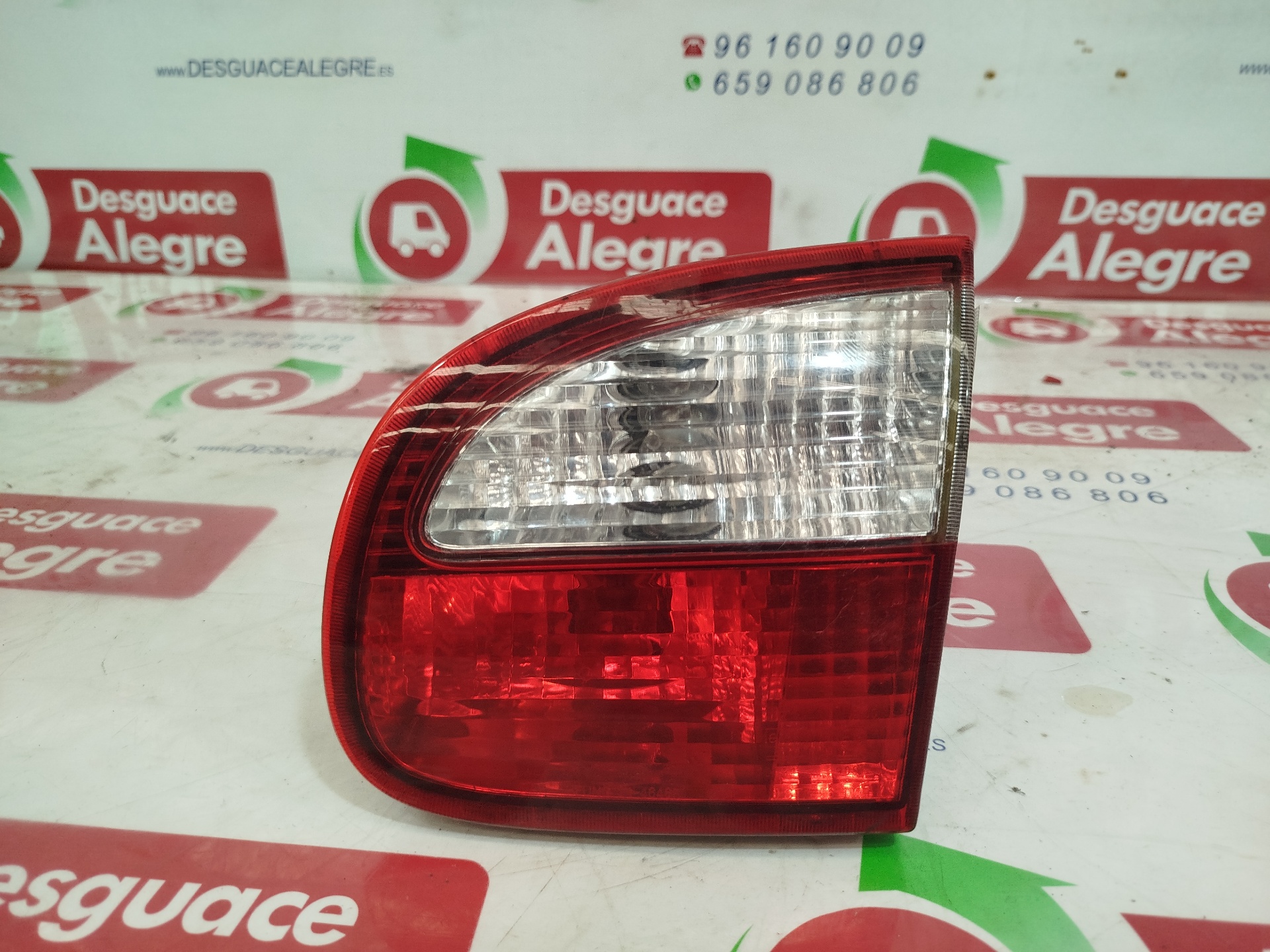 DAEWOO LANOS PILOTO TRASERO IZQUIERDO INTERIOR DAEWOO LANOS PILOTO TRASERO IZQUIERDO INTERIOR