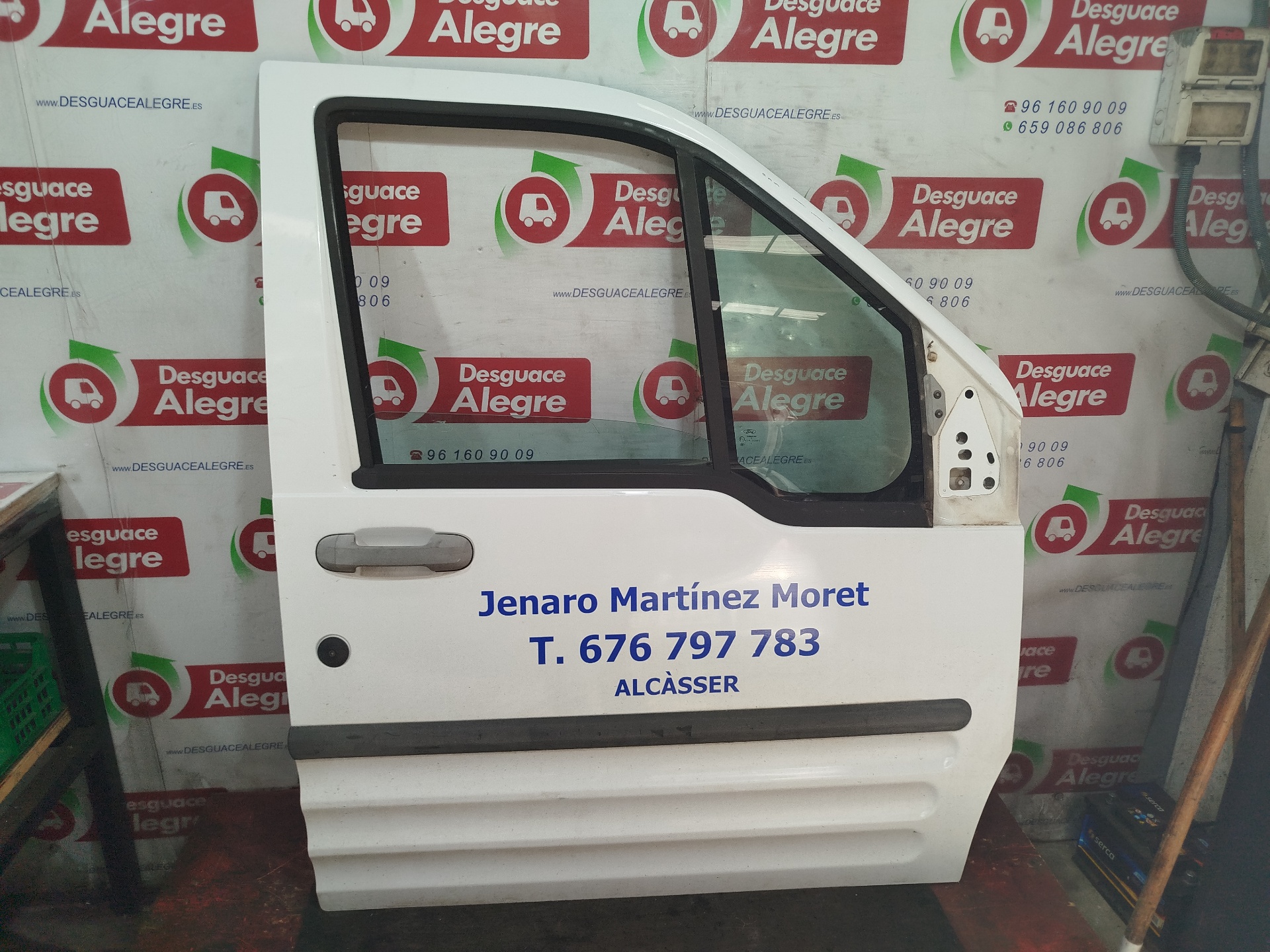 FORD TOURNEO CONNECT PUERTA DELANTERA DERECHA FORD TOURNEO CONNECT PUERTA DELANTERA DERECHA