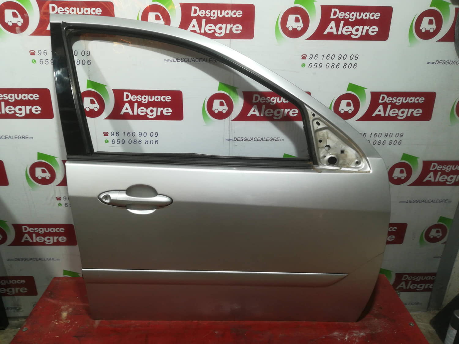 FORD FOCUS BERLINA PUERTA DELANTERA DERECHA FORD FOCUS BERLINA PUERTA DELANTERA DERECHA