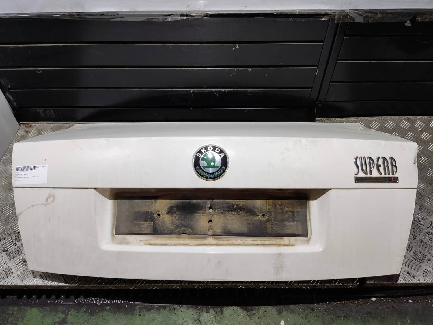 SKODA SUPERB TAPA MALETERO SKODA SUPERB TAPA MALETERO