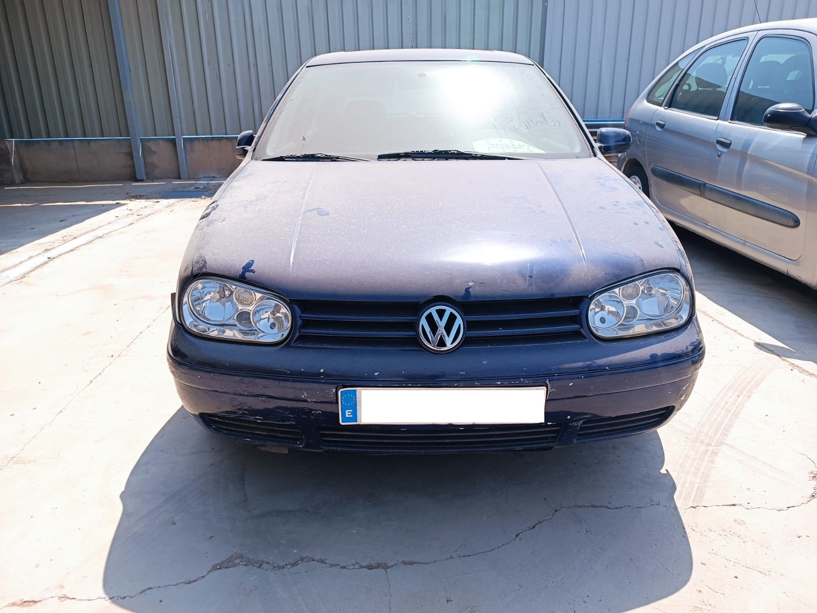 VOLKSWAGEN GOLF IV BERLINA REJILLA DELANTERA VOLKSWAGEN GOLF IV BERLINA REJILLA DELANTERA
