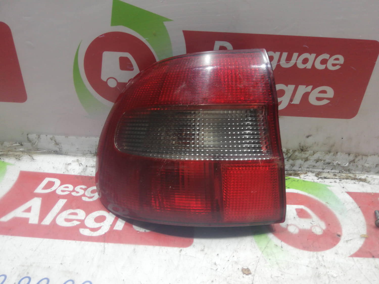 VOLVO V40 FAMILIAR PILOTO TRASERO IZQUIERDO VOLVO V40 FAMILIAR PILOTO TRASERO IZQUIERDO