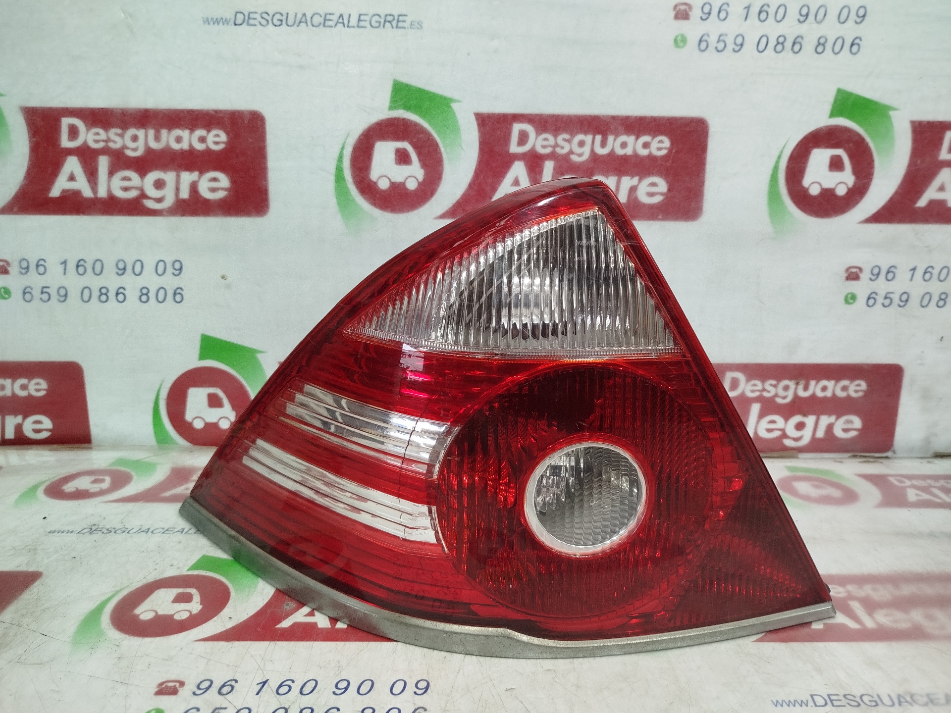 FORD MONDEO BERLINA PILOTO TRASERO IZQUIERDO FORD MONDEO BERLINA PILOTO TRASERO IZQUIERDO