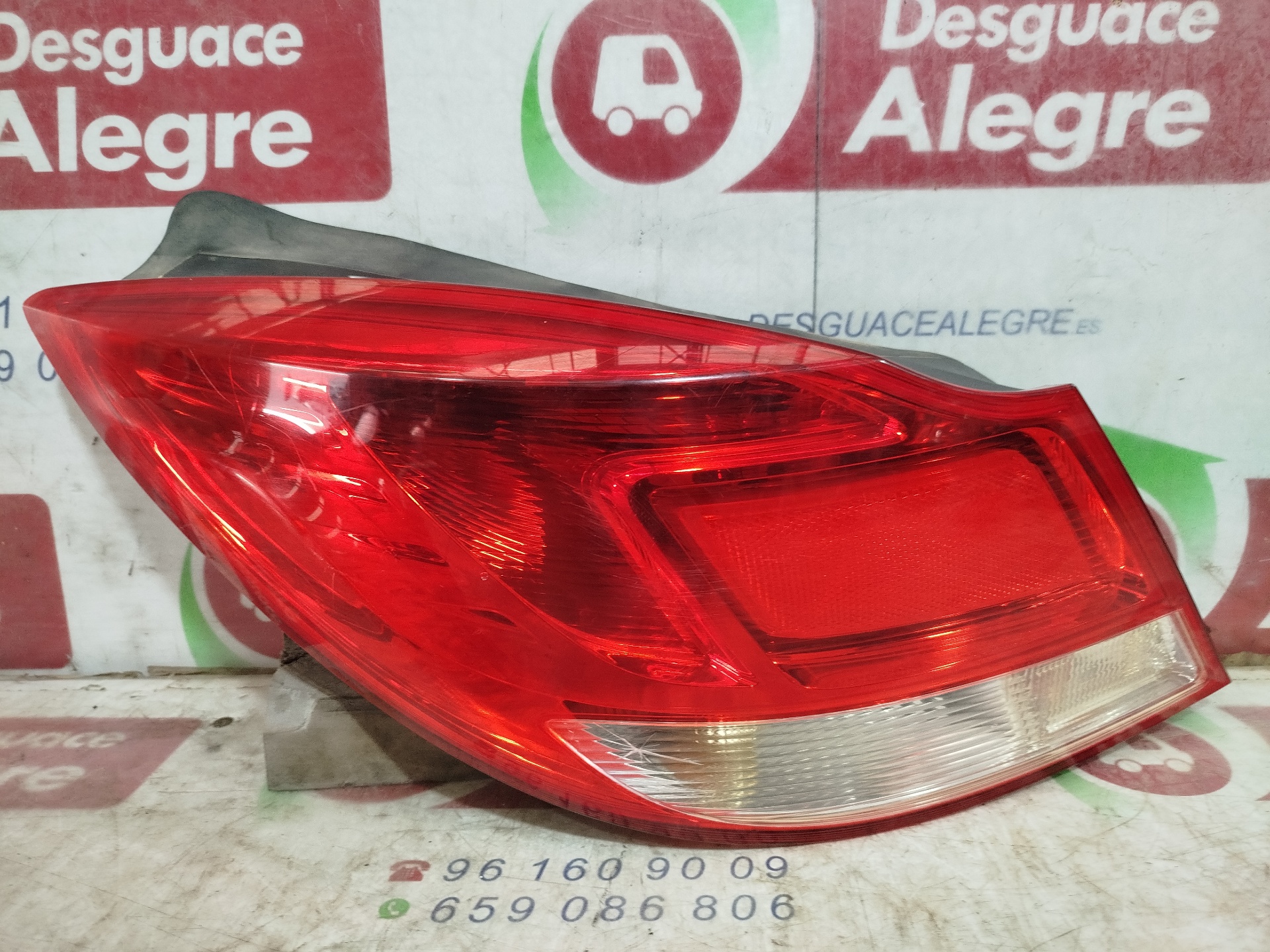 OPEL INSIGNIA BERLINA PILOTO TRASERO IZQUIERDO OPEL INSIGNIA BERLINA PILOTO TRASERO IZQUIERDO