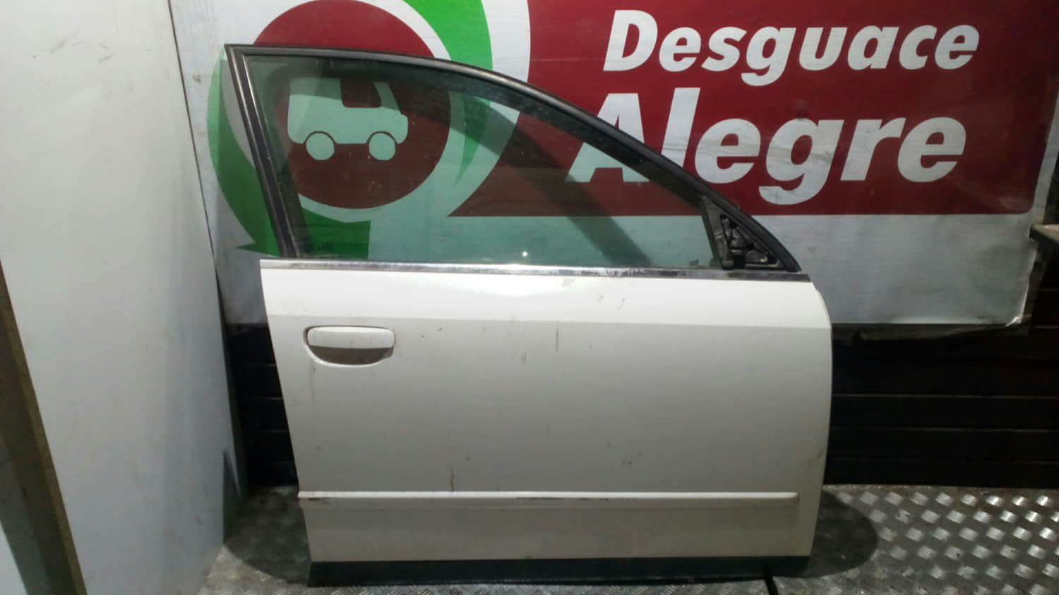 AUDI A4 BERLINA PUERTA DELANTERA DERECHA AUDI A4 BERLINA PUERTA DELANTERA DERECHA