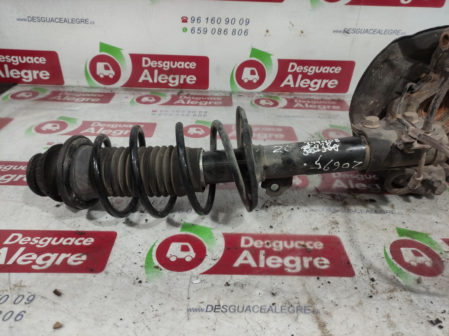 TOYOTA YARIS AMORTIGUADOR DELANTERO DERECHO TOYOTA YARIS AMORTIGUADOR DELANTERO DERECHO