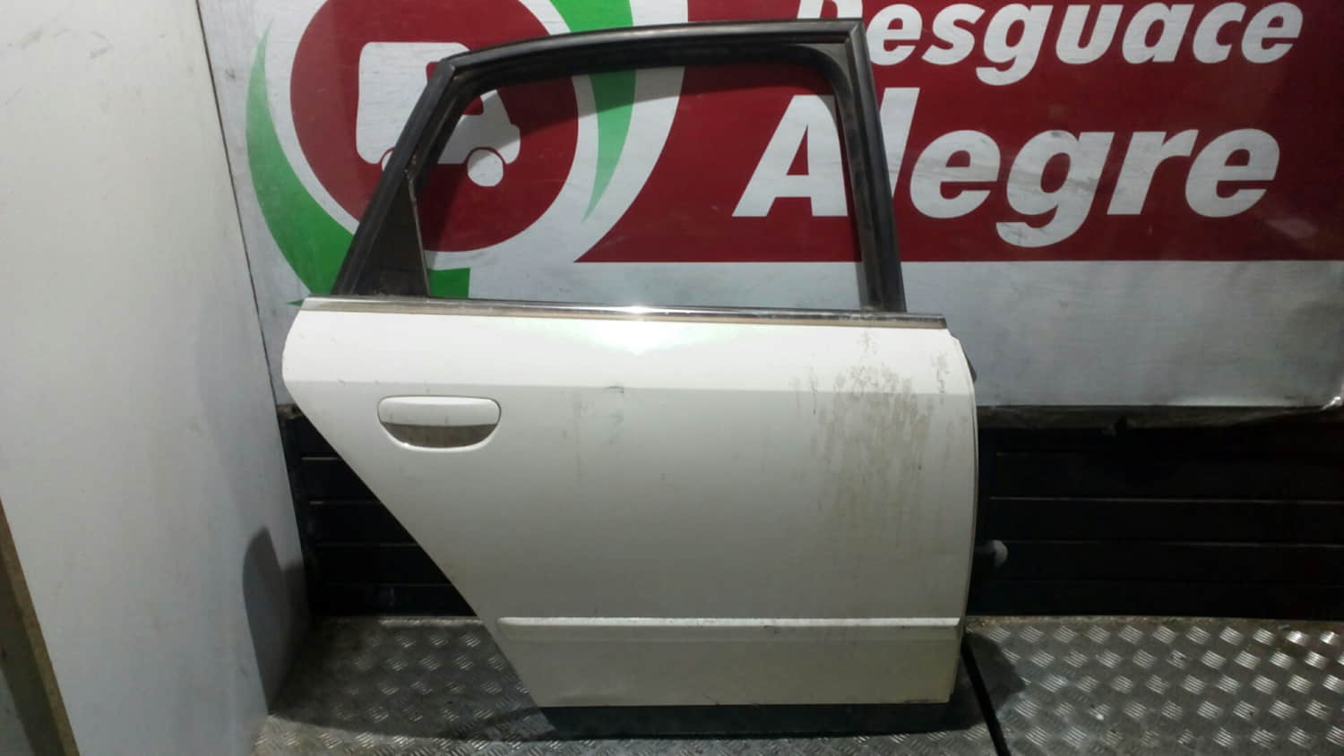 AUDI A4 BERLINA PUERTA TRASERA DERECHA AUDI A4 BERLINA PUERTA TRASERA DERECHA
