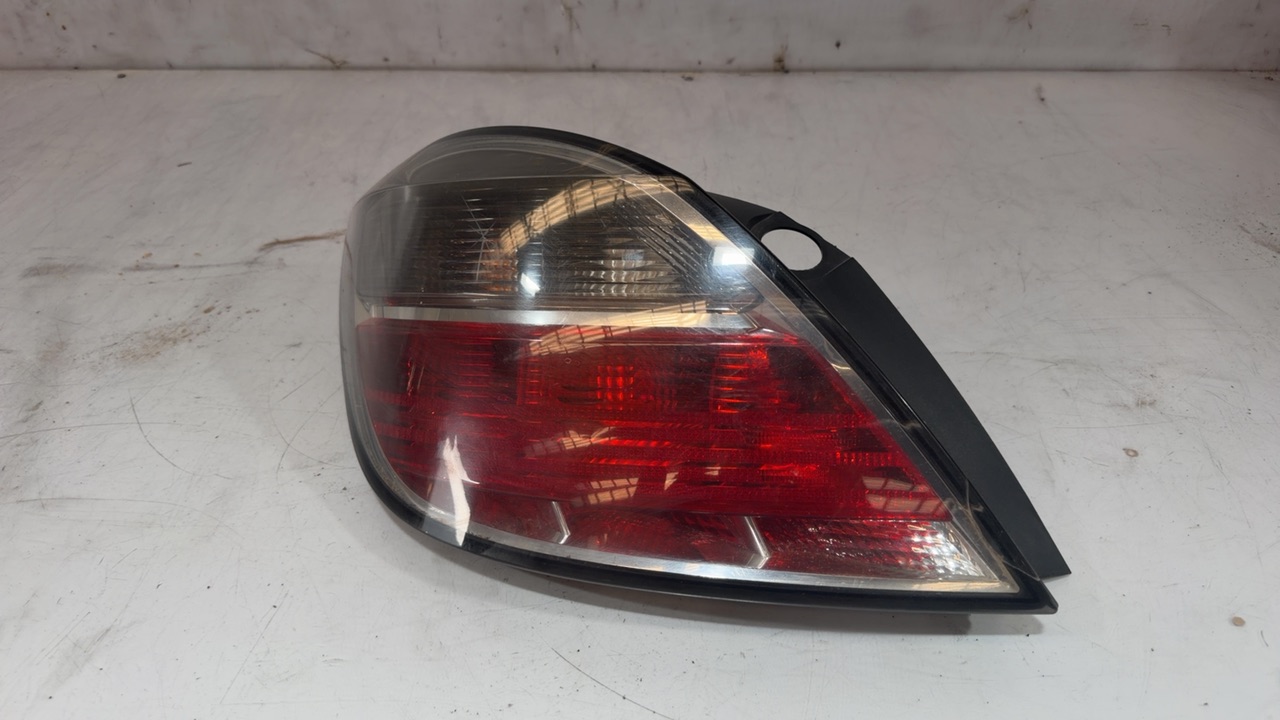 OPEL ASTRA H BERLINA PILOTO TRASERO IZQUIERDO OPEL ASTRA H BERLINA PILOTO TRASERO IZQUIERDO