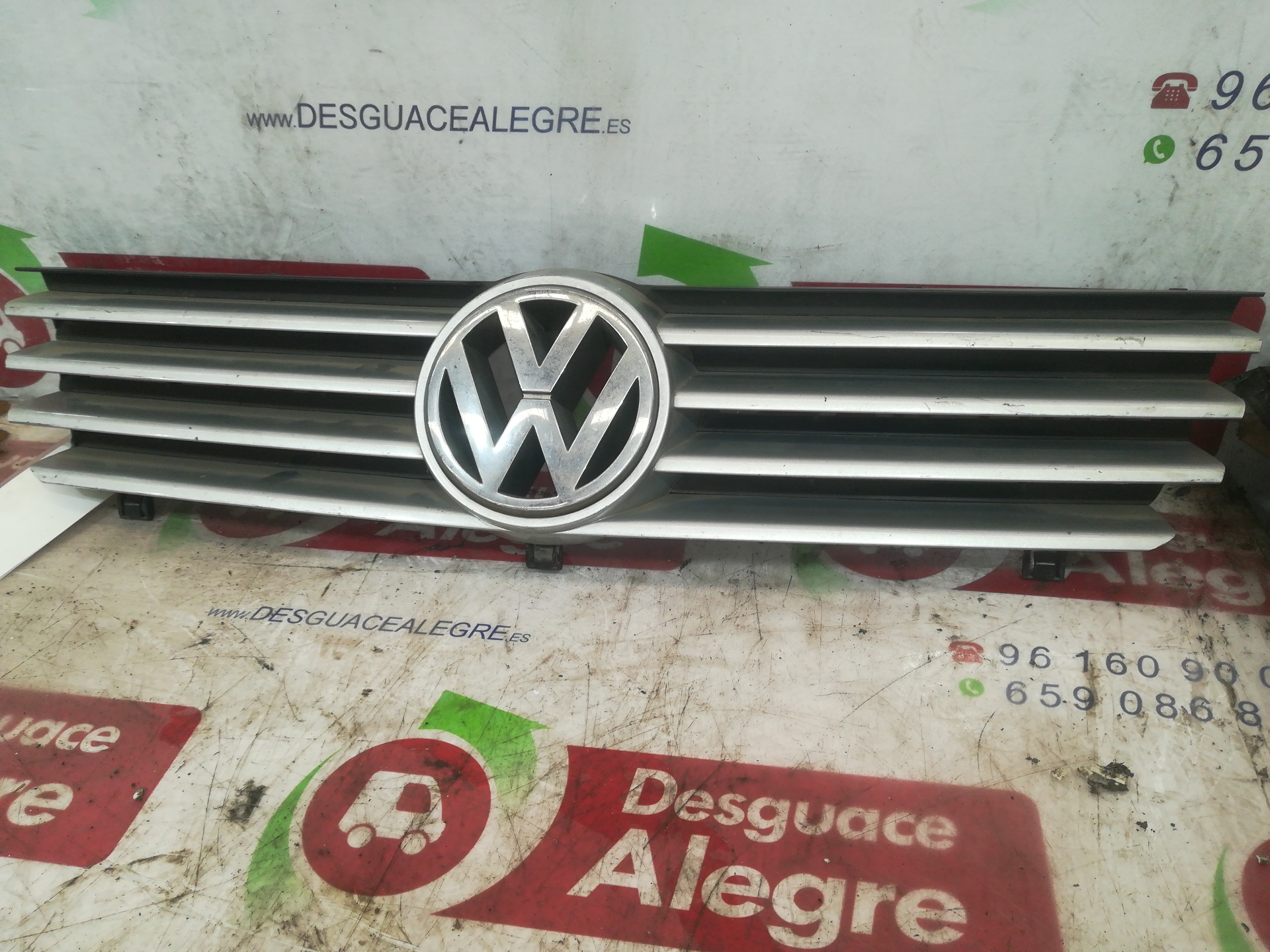 VOLKSWAGEN POLO III BERLINA REJILLA DELANTERA VOLKSWAGEN POLO III BERLINA REJILLA DELANTERA