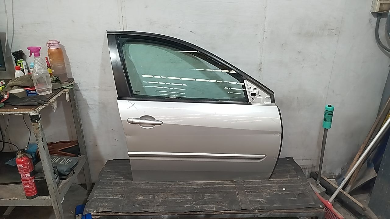 RENAULT LAGUNA III BERLINA PUERTA DELANTERA DERECHA