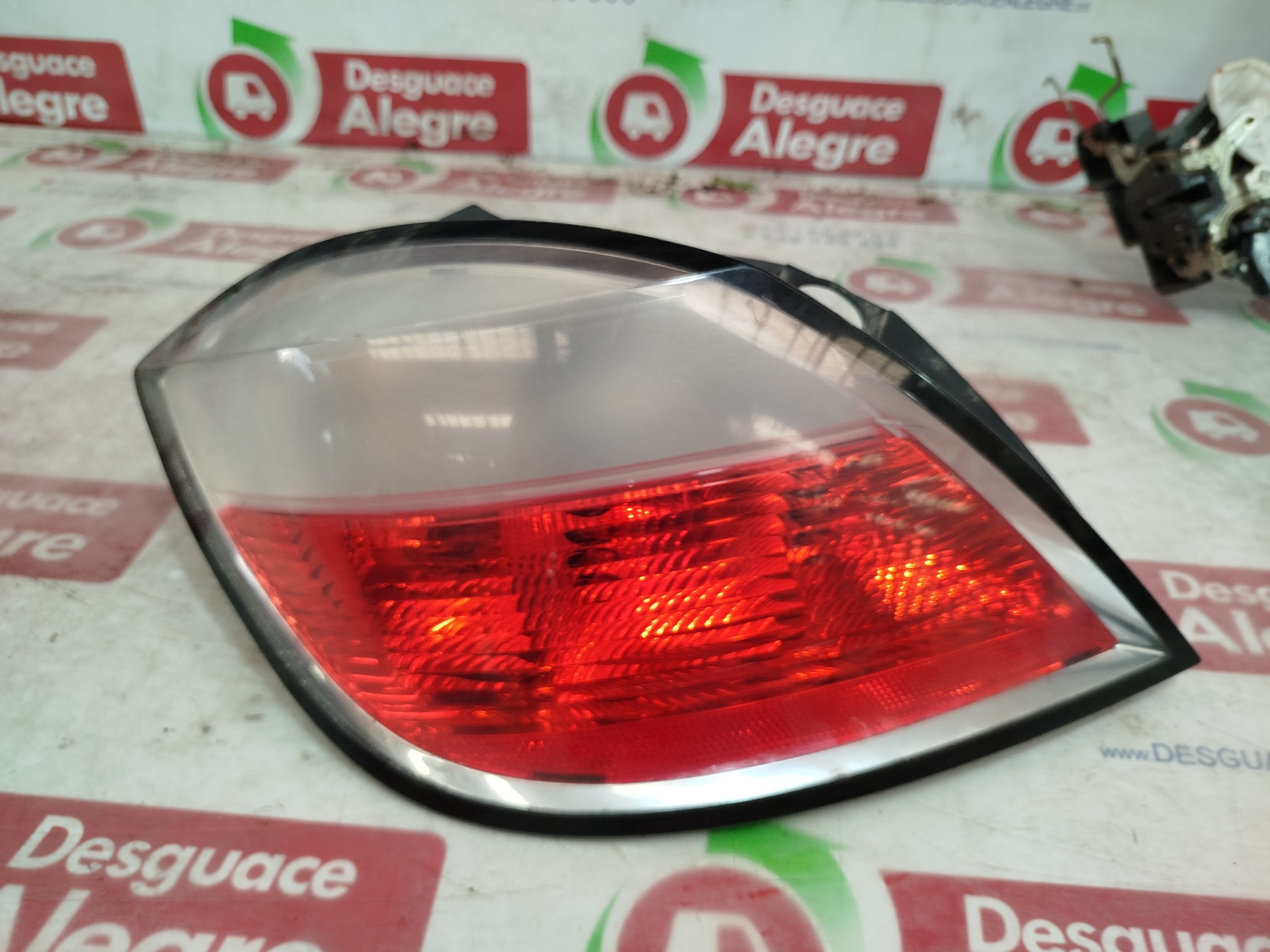 OPEL ASTRA H BERLINA PILOTO TRASERO IZQUIERDO OPEL ASTRA H BERLINA PILOTO TRASERO IZQUIERDO