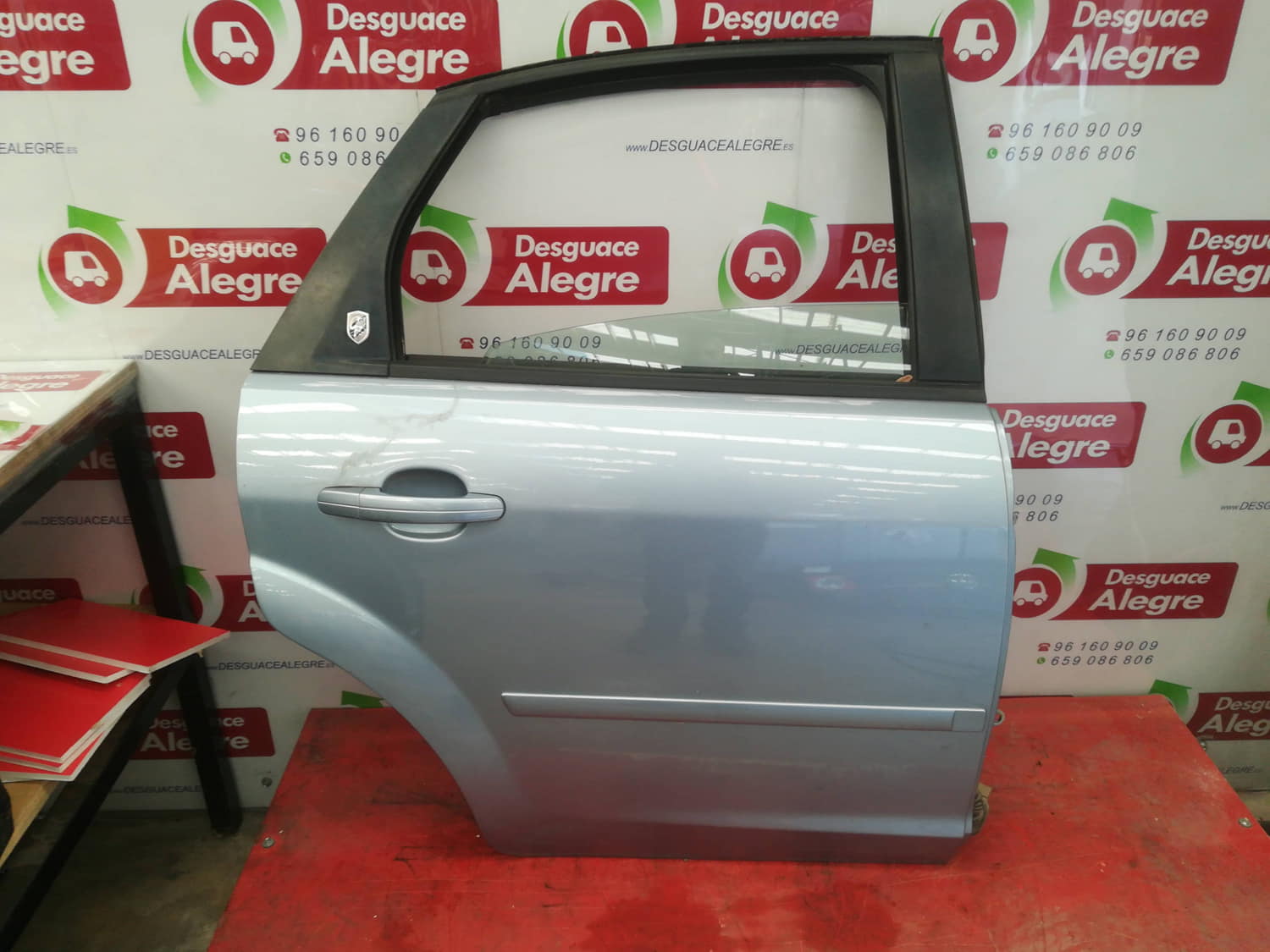 FORD FOCUS BERLINA PUERTA TRASERA DERECHA FORD FOCUS BERLINA PUERTA TRASERA DERECHA