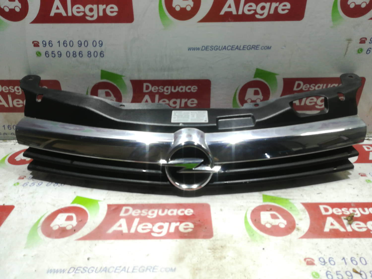 OPEL ASTRA H BERLINA REJILLA DELANTERA OPEL ASTRA H BERLINA REJILLA DELANTERA