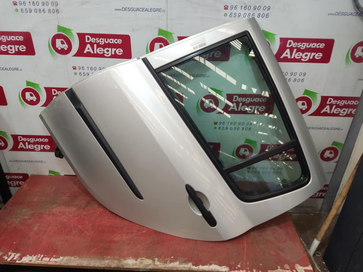 RENAULT CLIO III PUERTA TRASERA IZQUIERDA RENAULT CLIO III PUERTA TRASERA IZQUIERDA