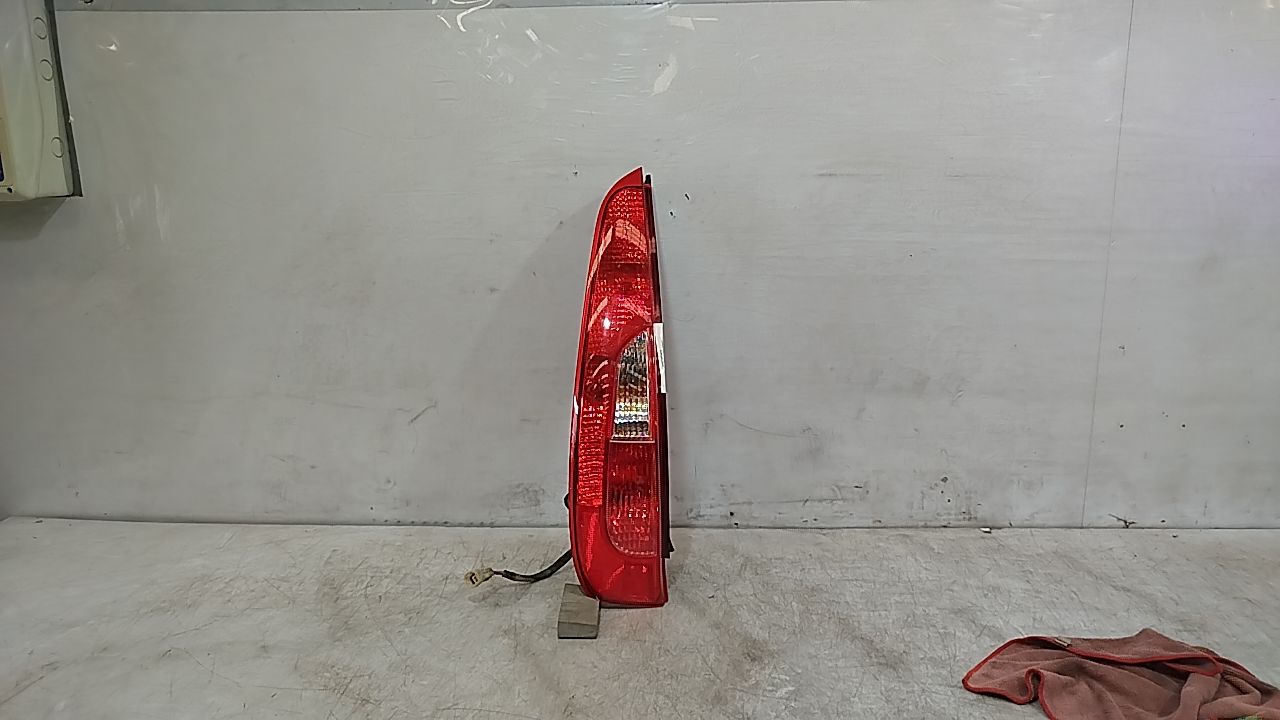 TATA INDICA PILOTO TRASERO IZQUIERDO TATA INDICA PILOTO TRASERO IZQUIERDO