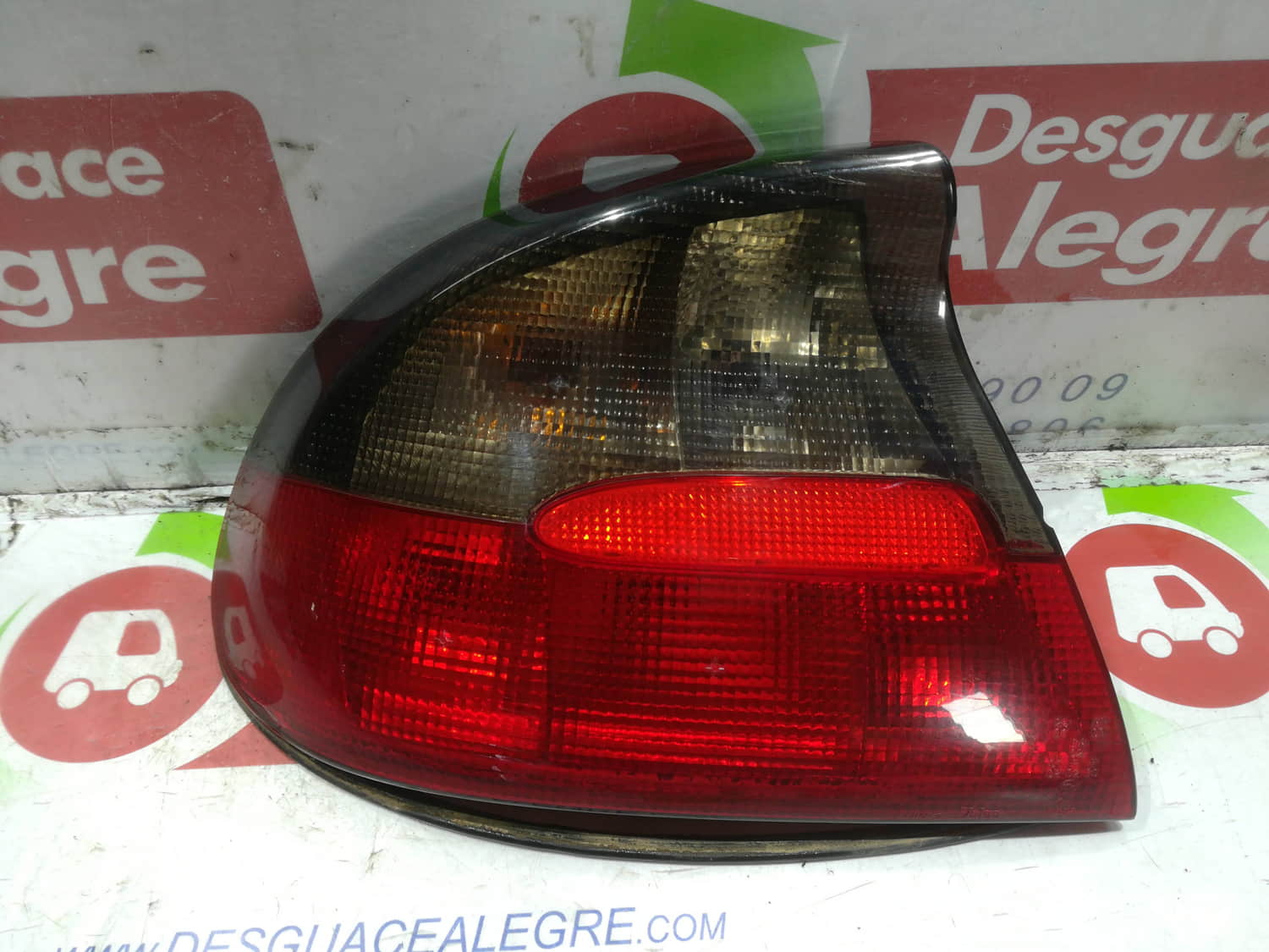 OPEL TIGRA PILOTO TRASERO IZQUIERDO OPEL TIGRA PILOTO TRASERO IZQUIERDO
